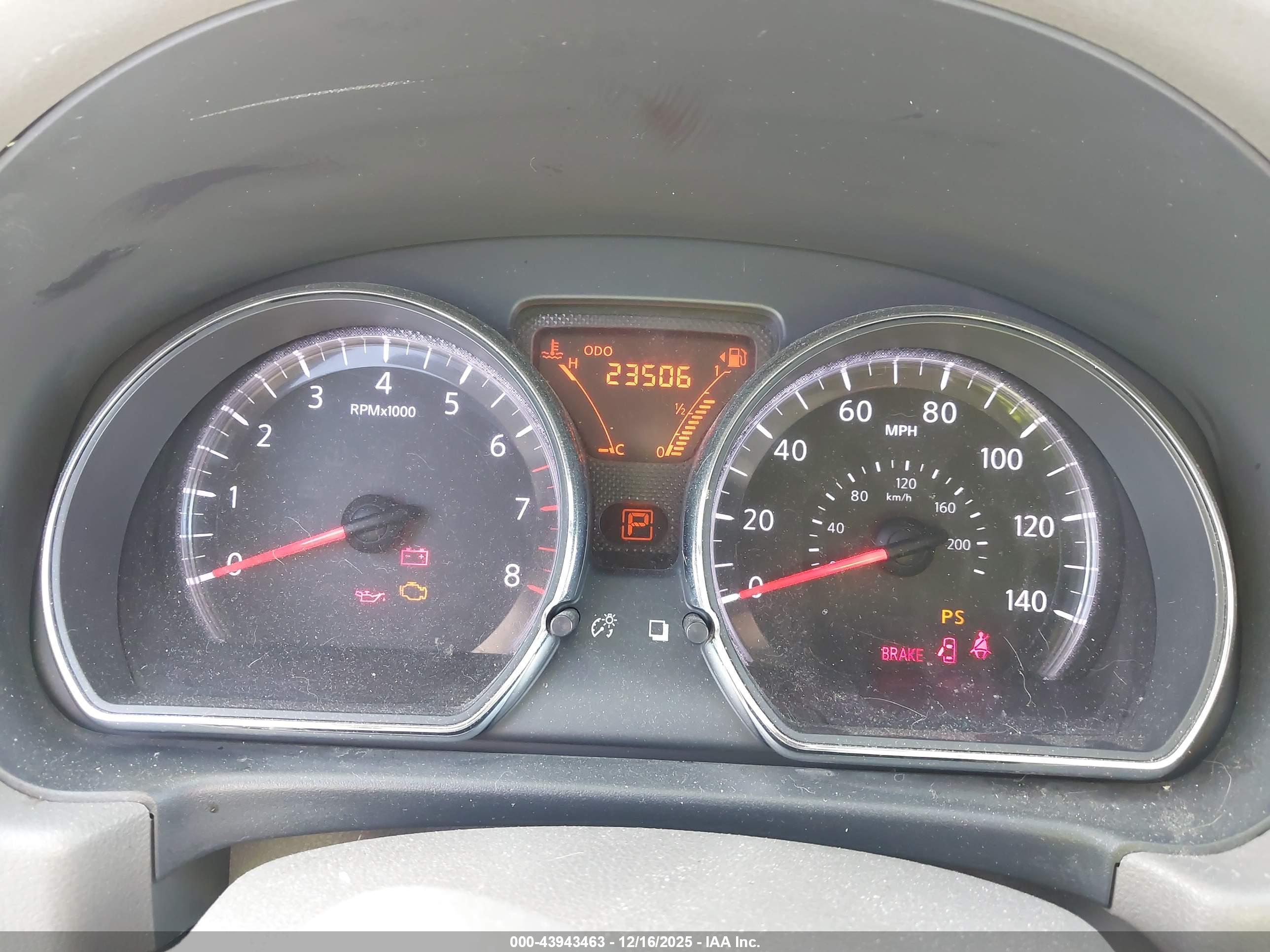 NISSAN VERSA image 7