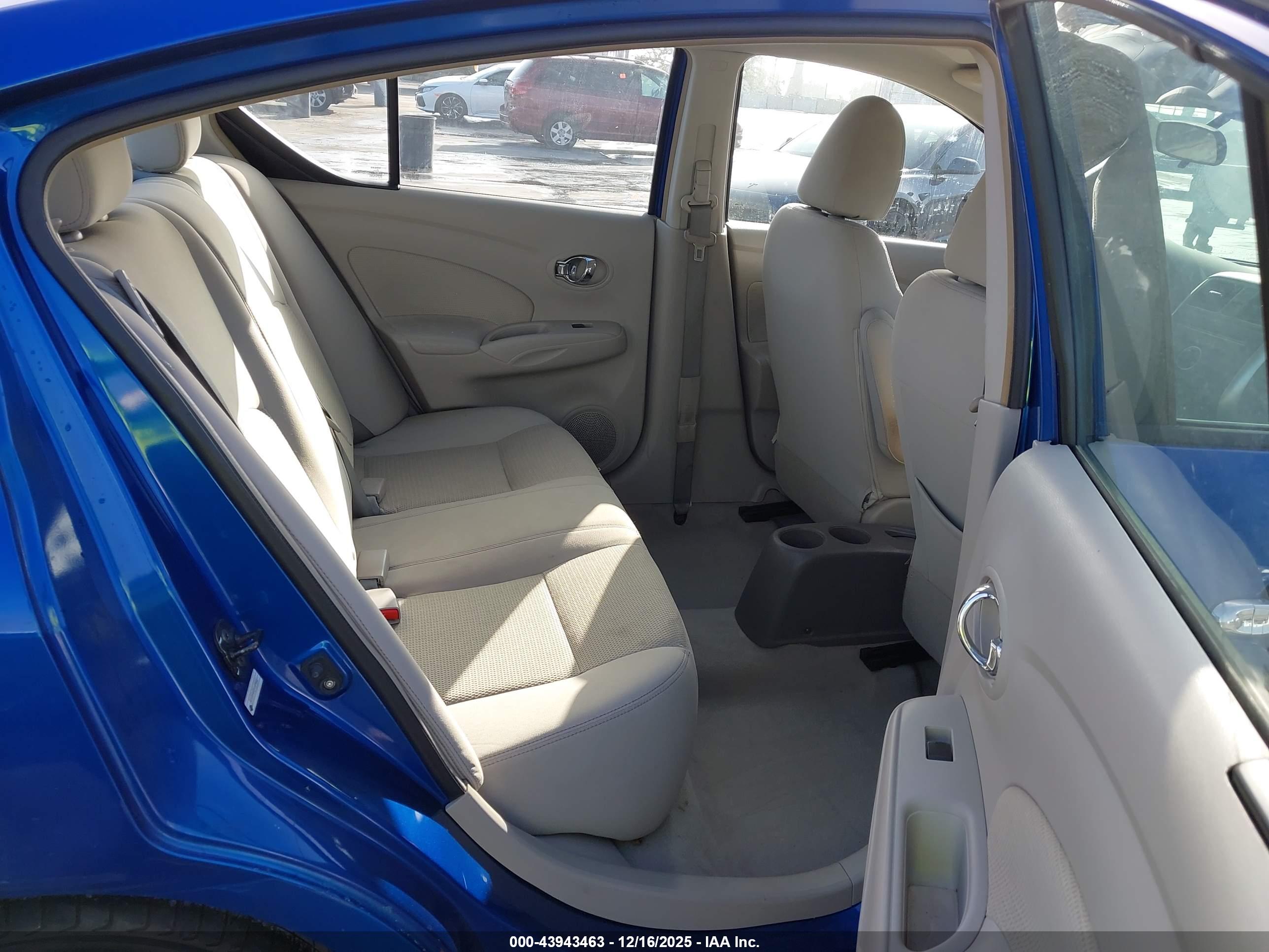 NISSAN VERSA image 8