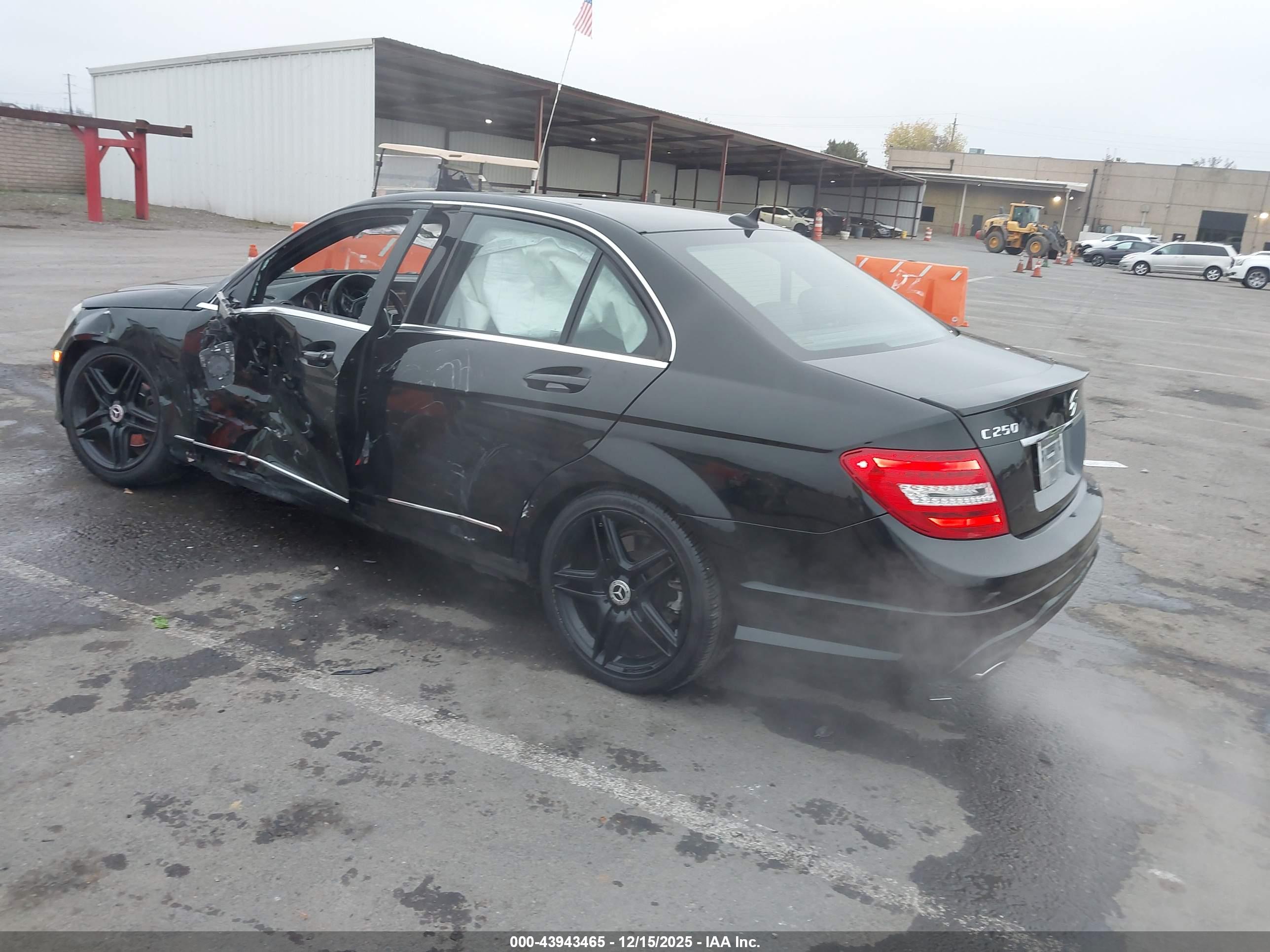 MERCEDES-BENZ C-CLASS image 3