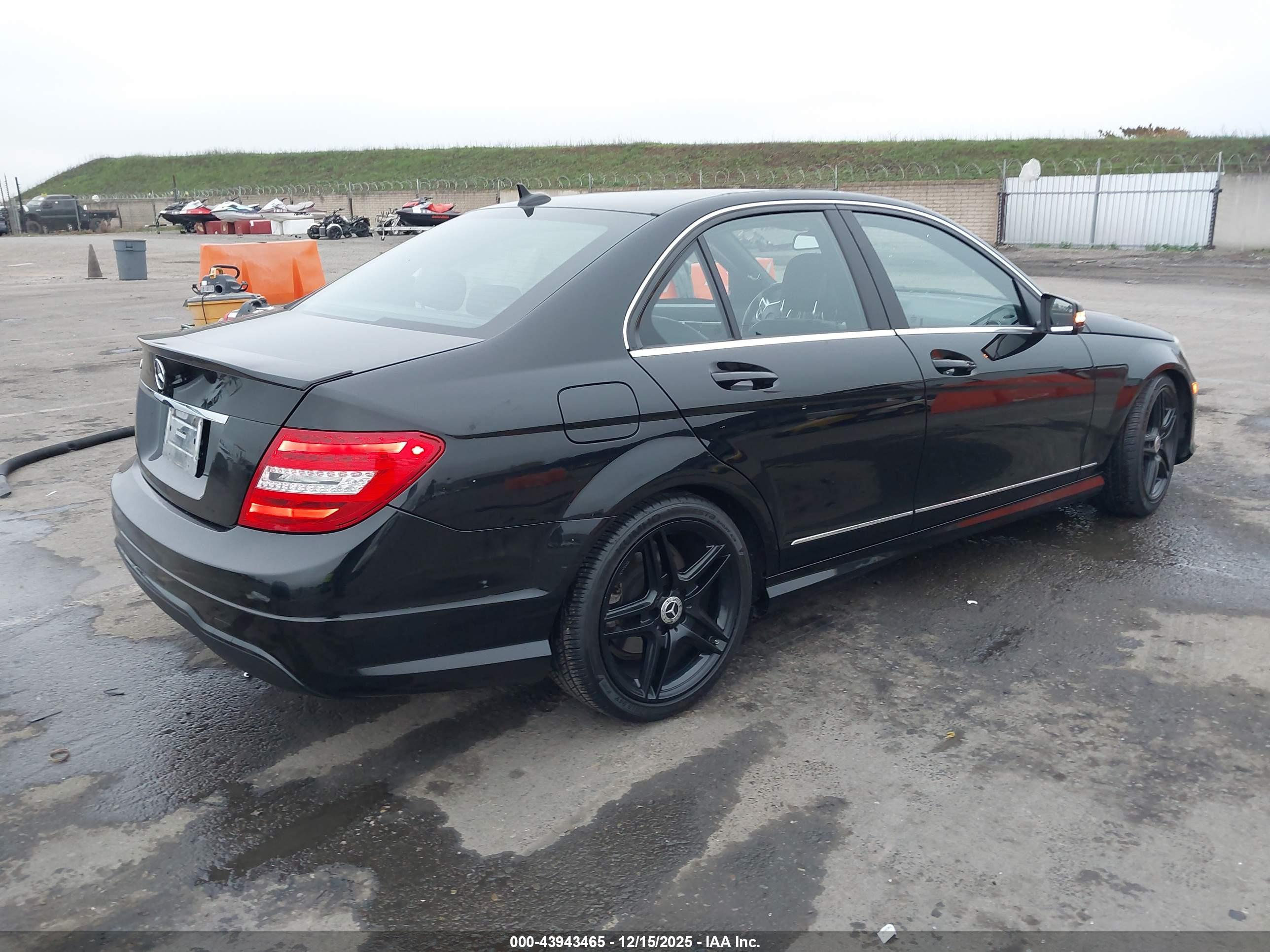MERCEDES-BENZ C-CLASS image 4