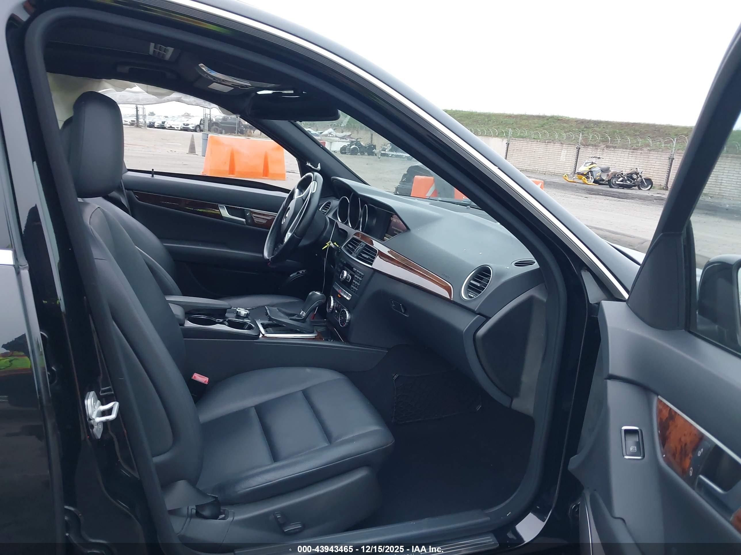 MERCEDES-BENZ C-CLASS image 5