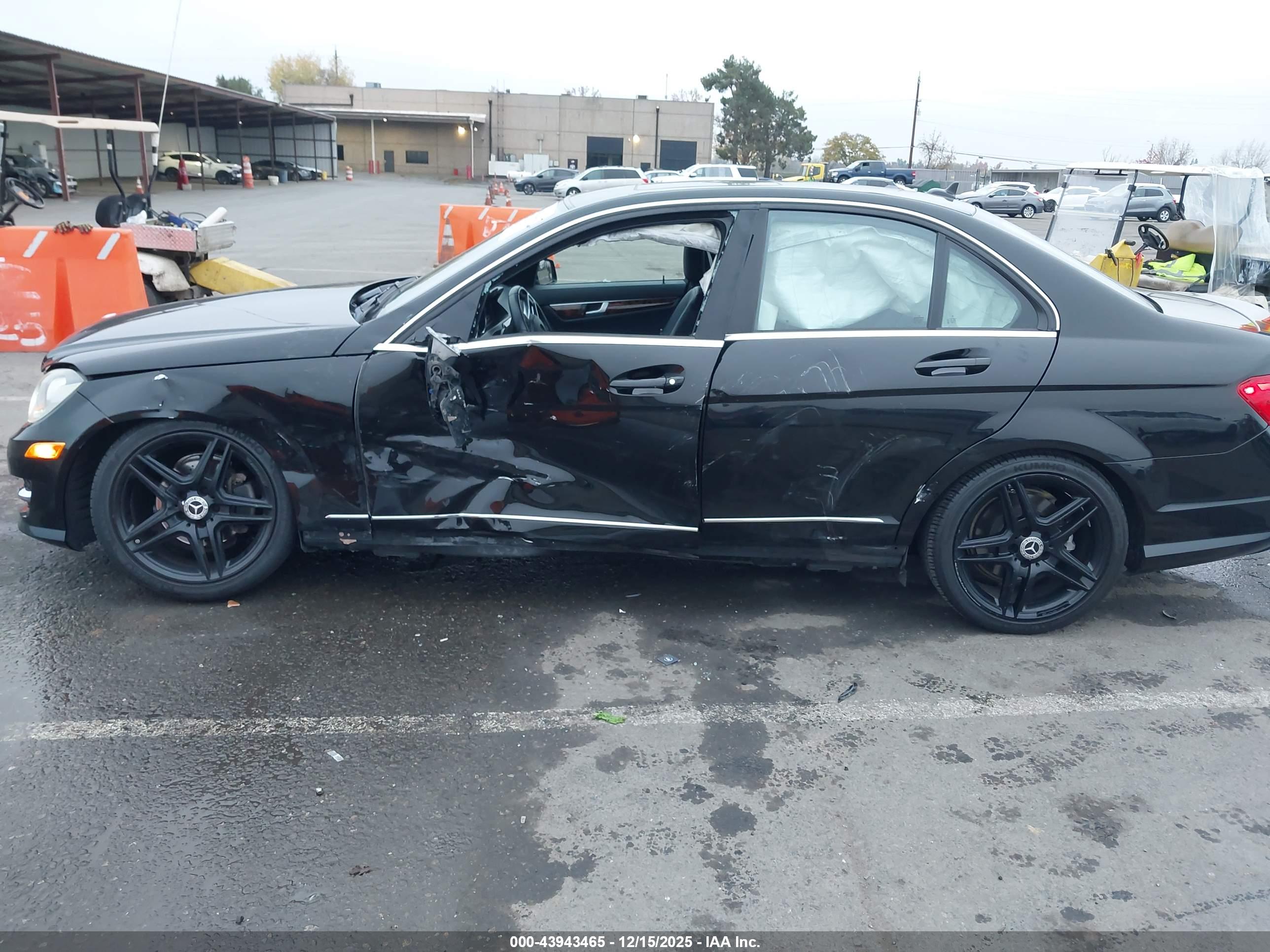 MERCEDES-BENZ C-CLASS image 6