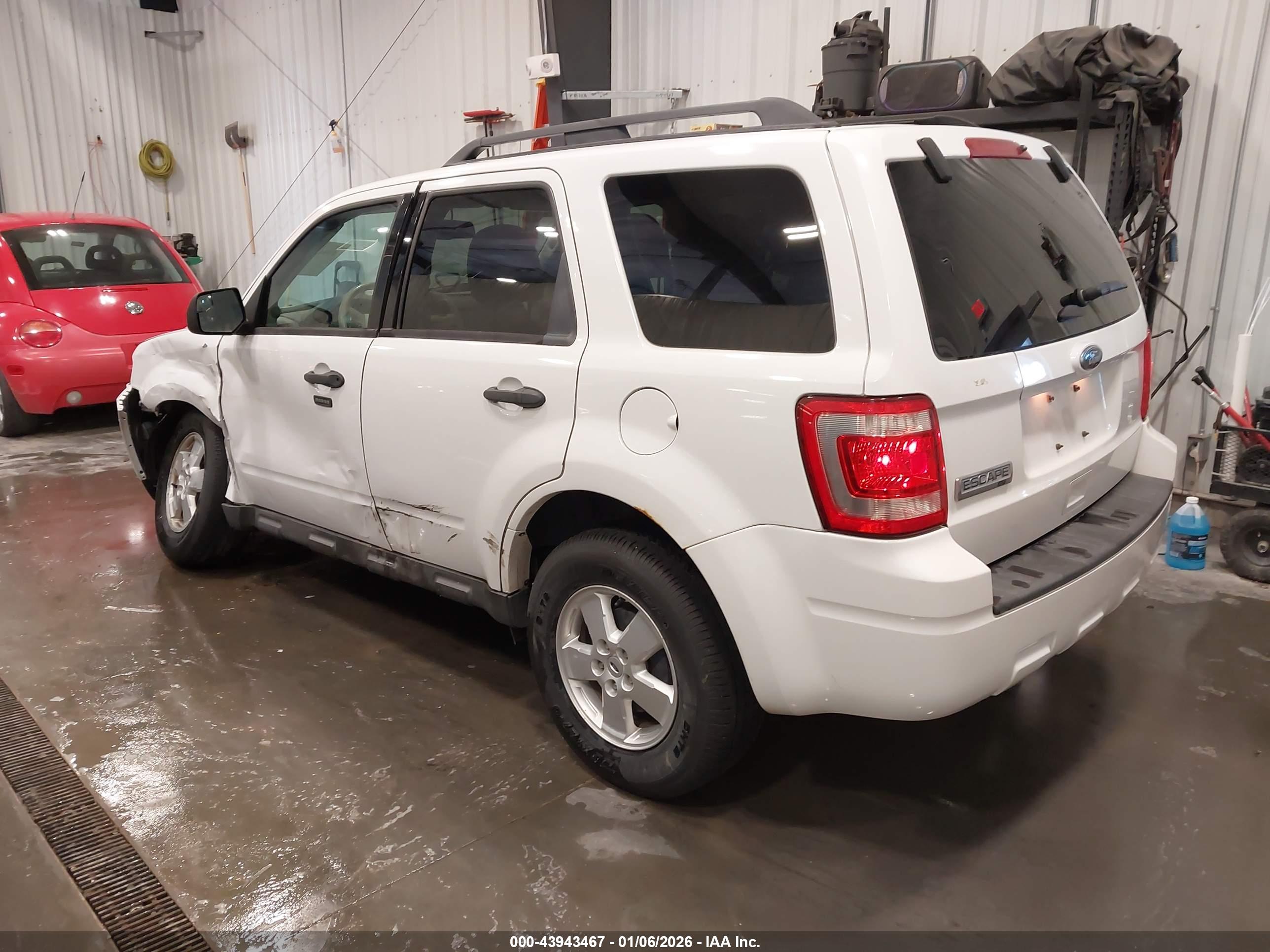 FORD ESCAPE image 3