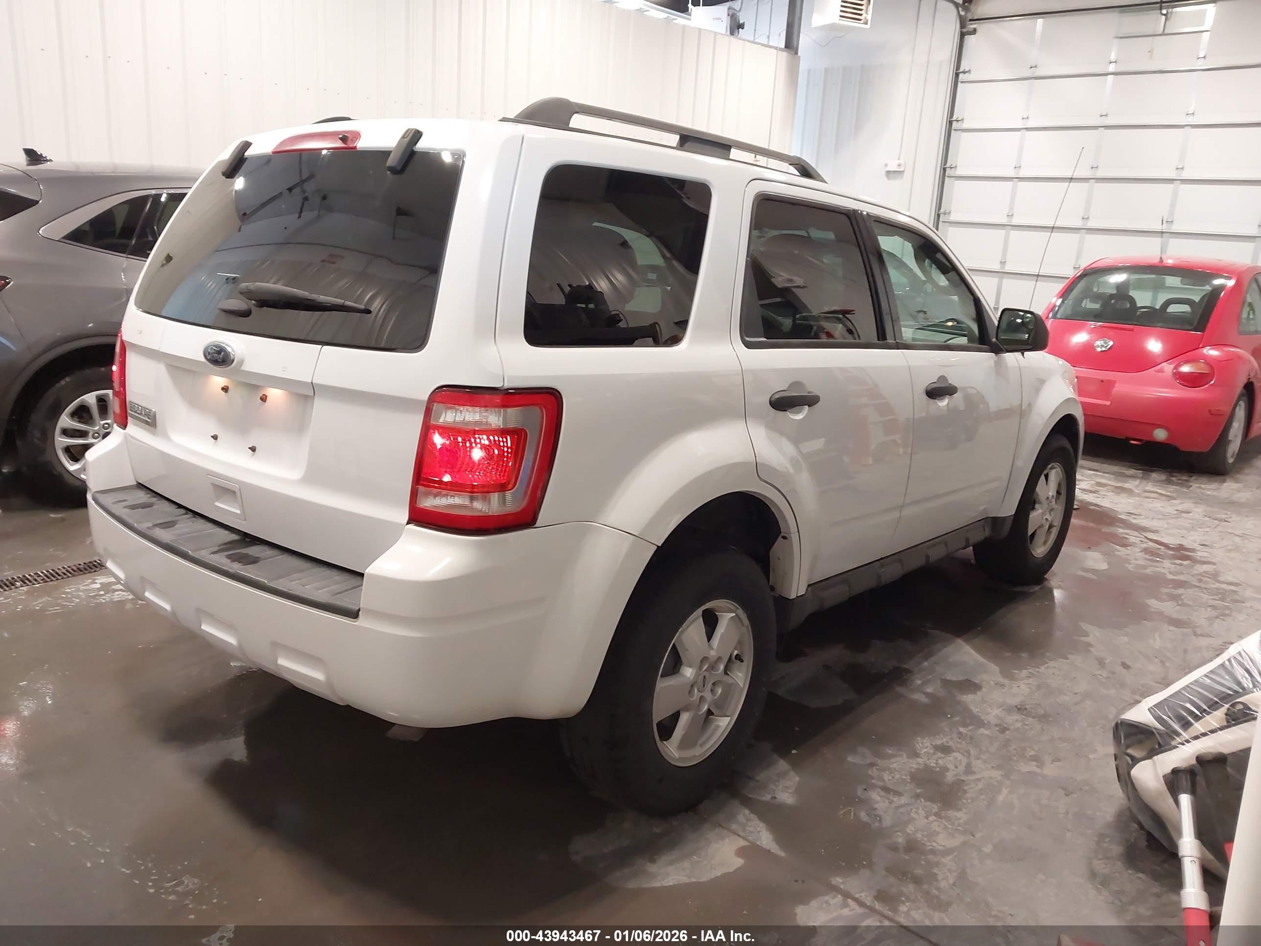 FORD ESCAPE image 4