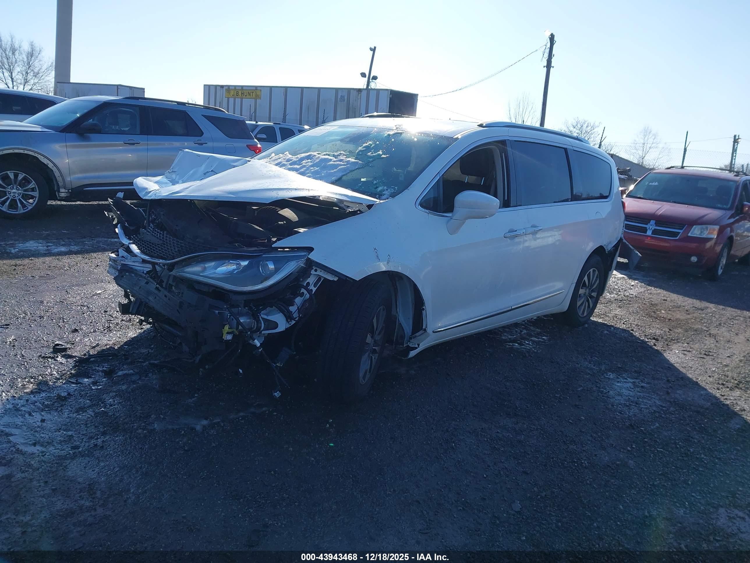 CHRYSLER PACIFICA image 2