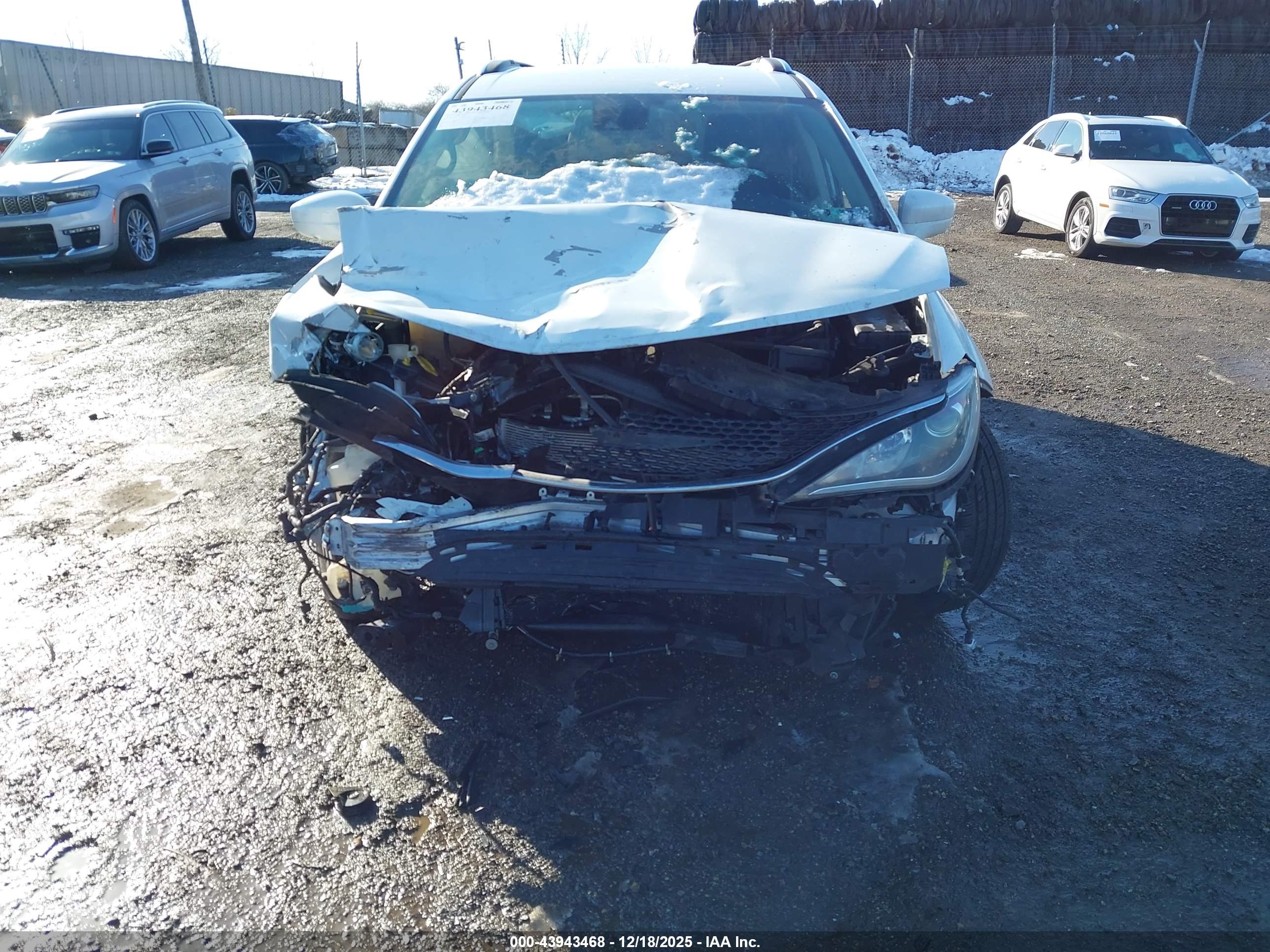 CHRYSLER PACIFICA image 6