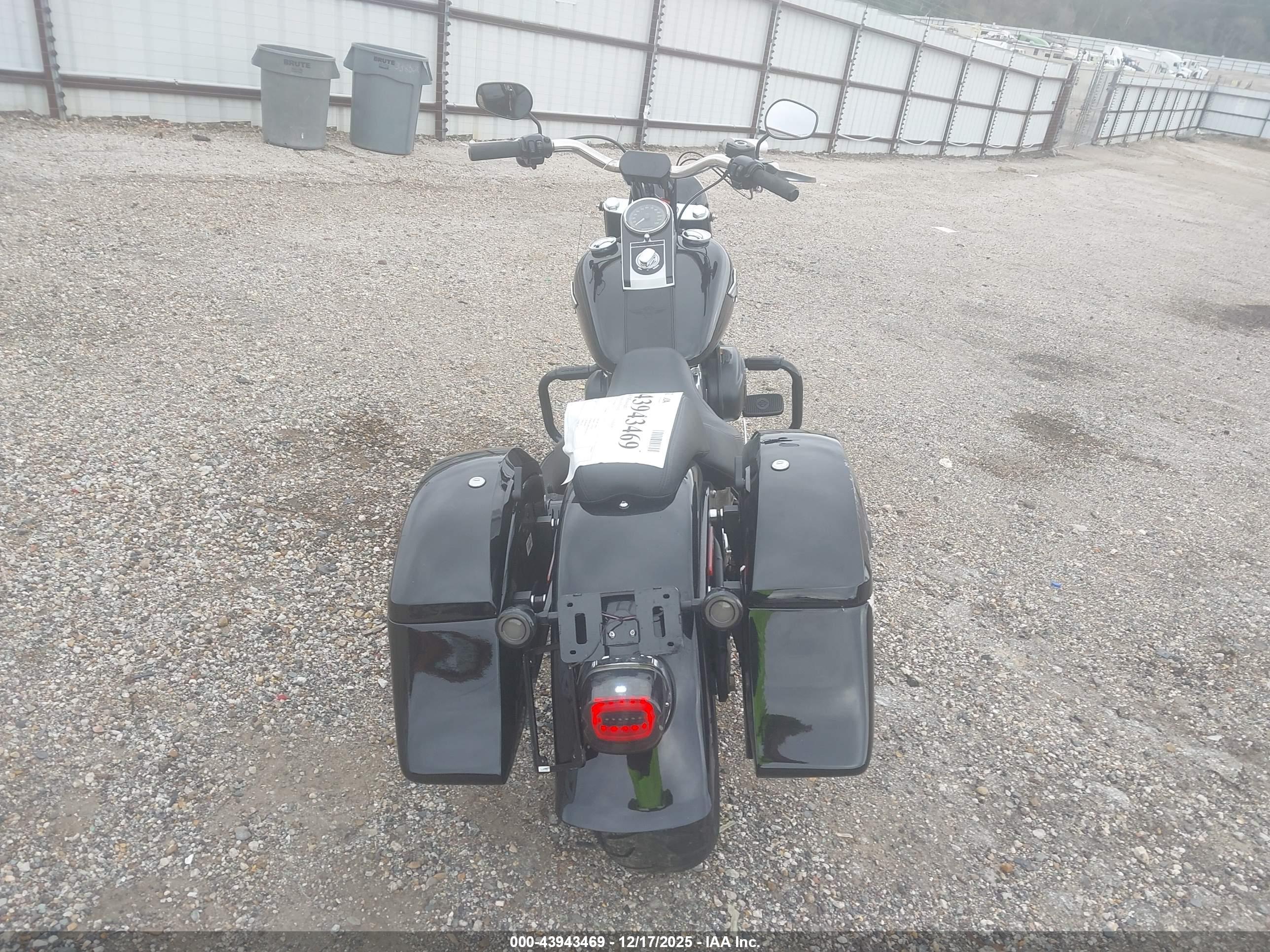 HARLEY-DAVIDSON FLSTFB image 6