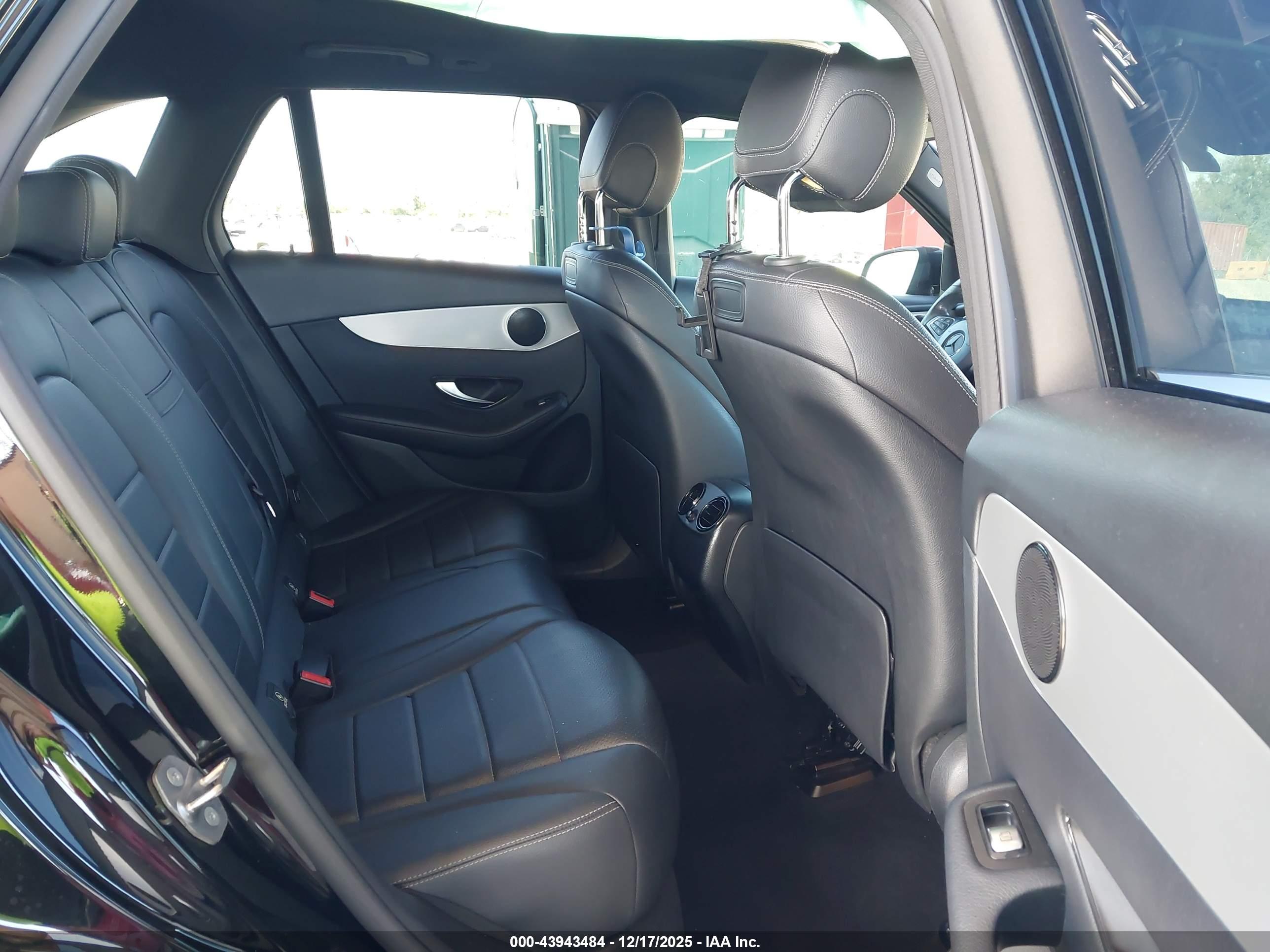 MERCEDES-BENZ GLC image 8