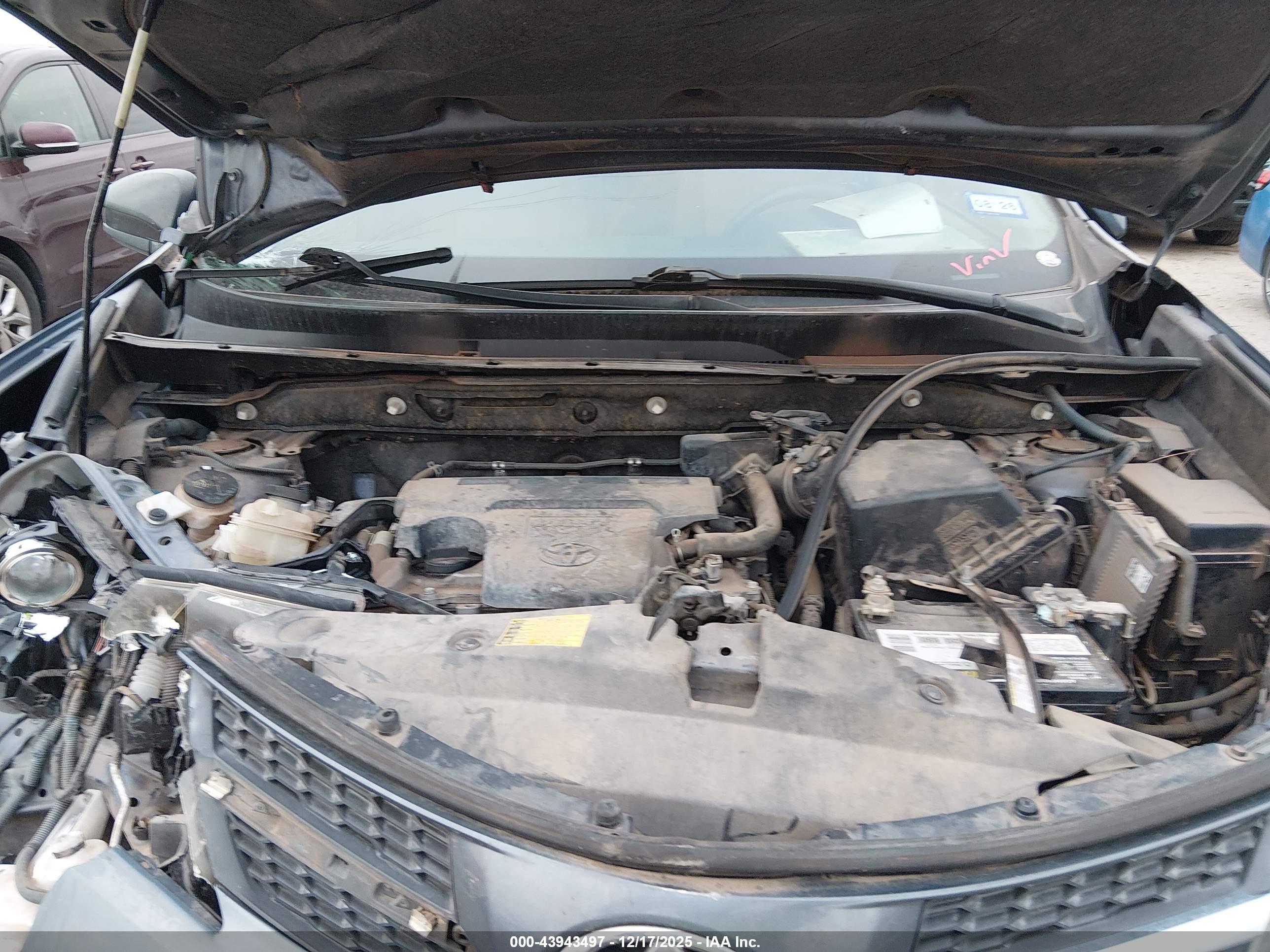 TOYOTA RAV4 image 10