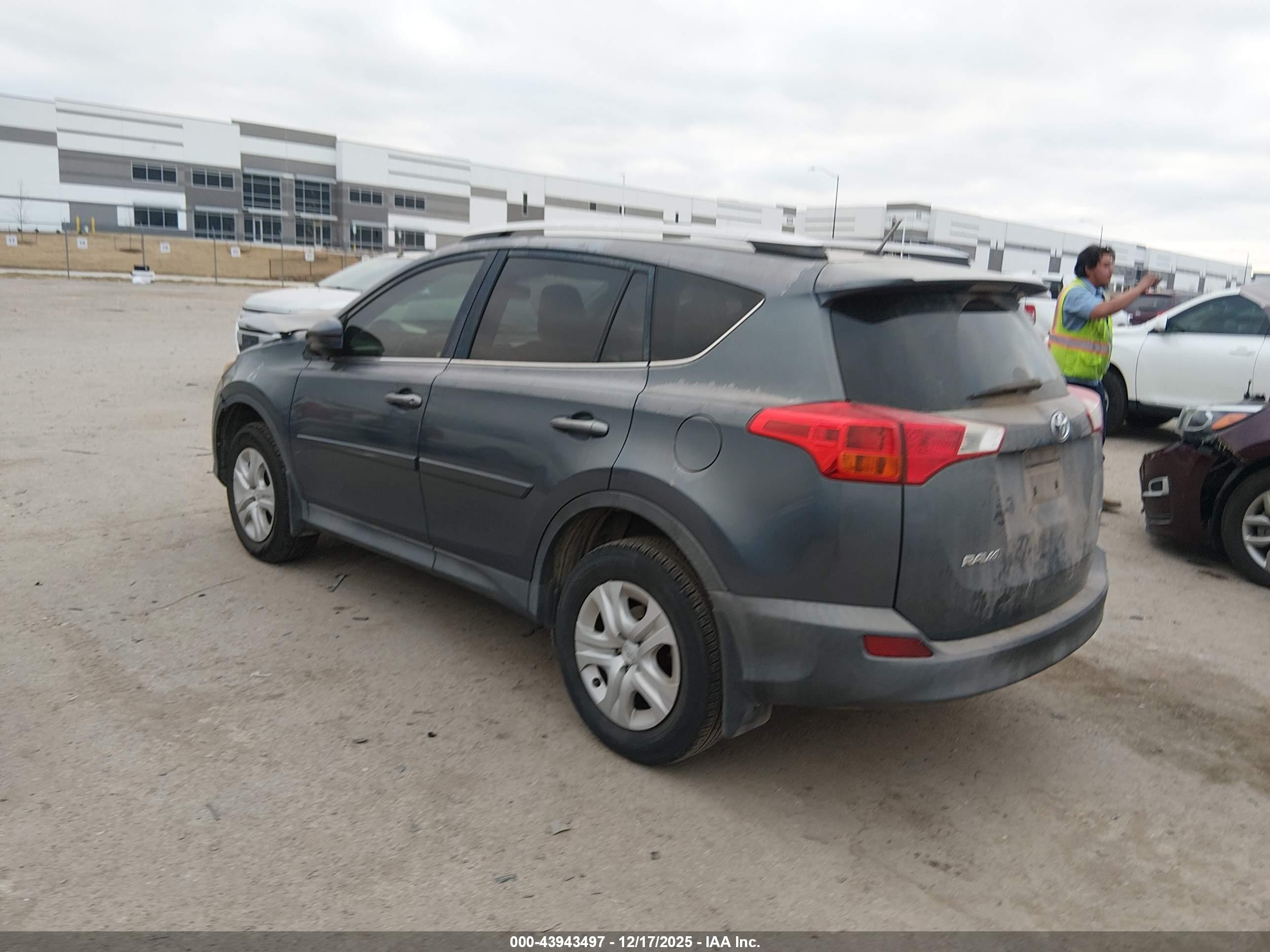 TOYOTA RAV4 image 3