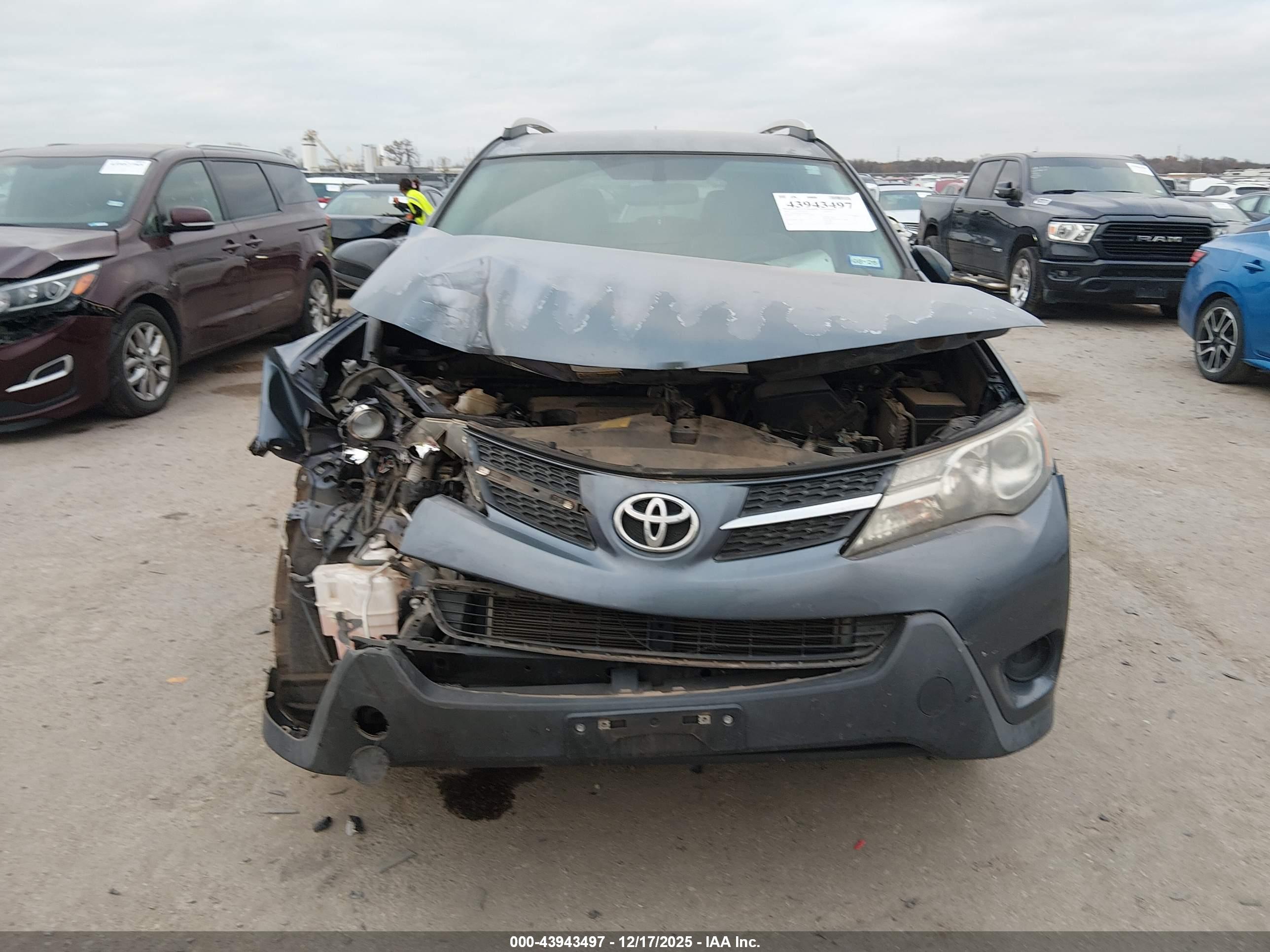 TOYOTA RAV4 image 6