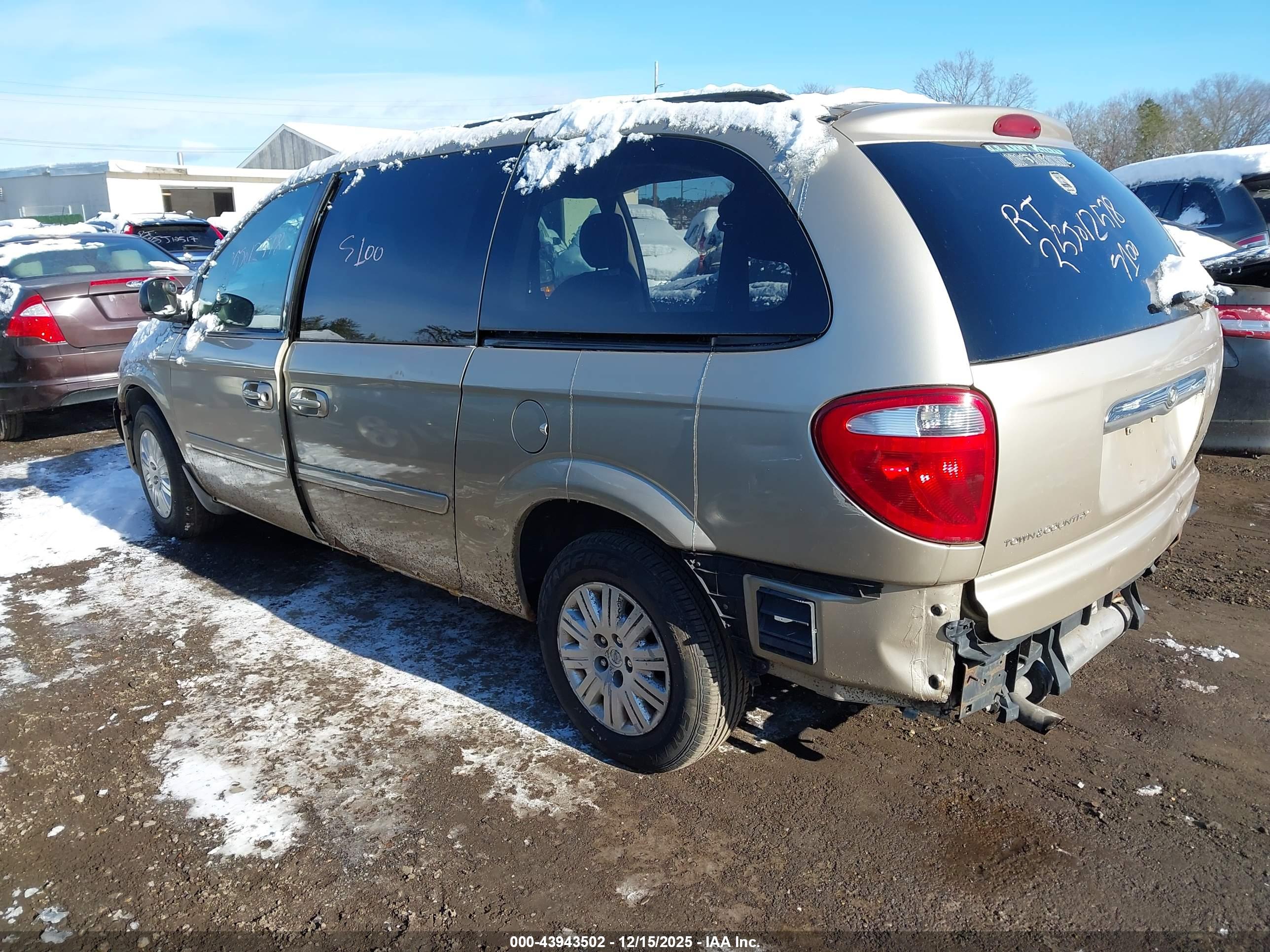 CHRYSLER TOWN image 3