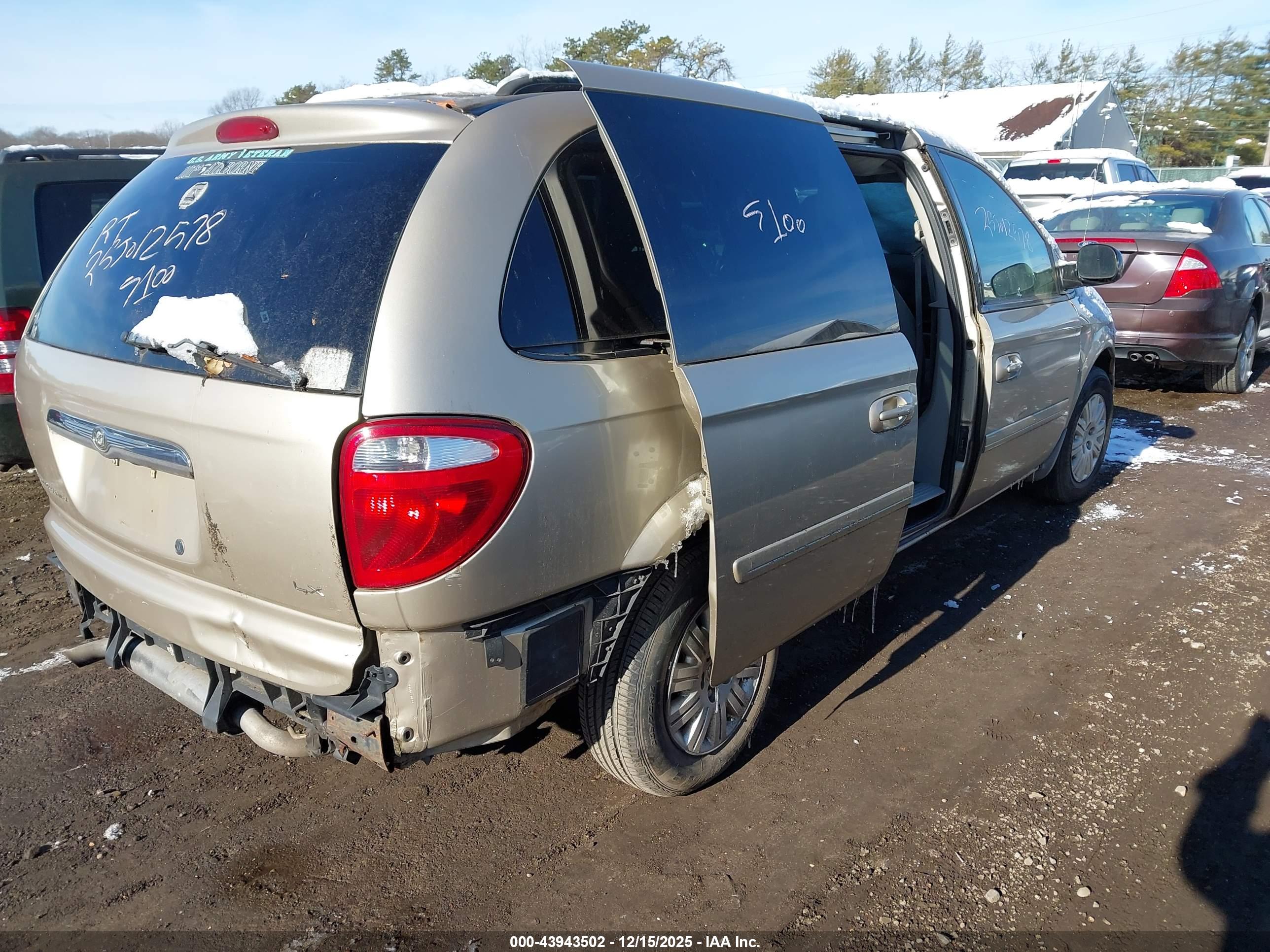 CHRYSLER TOWN image 4