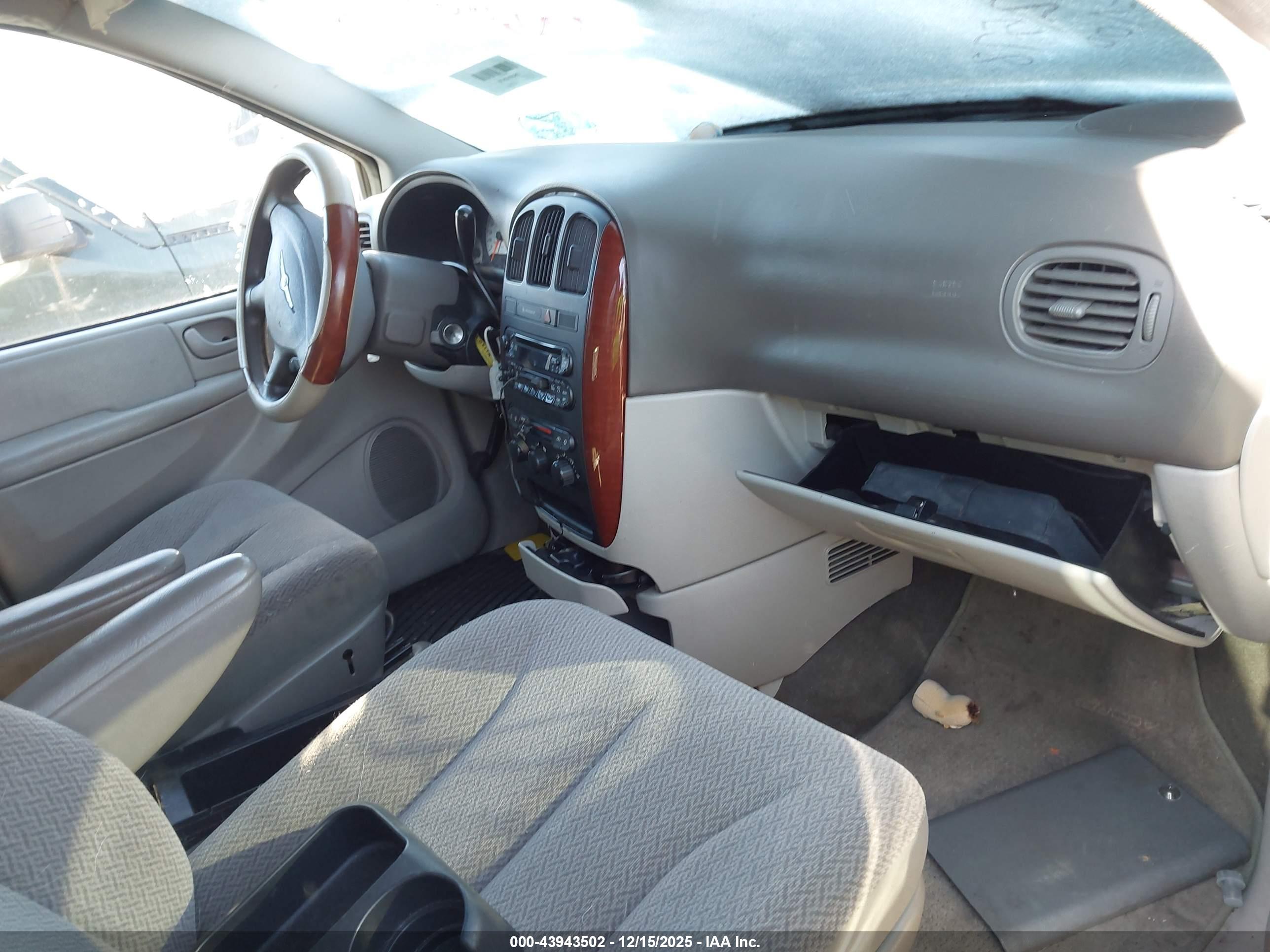 CHRYSLER TOWN image 5