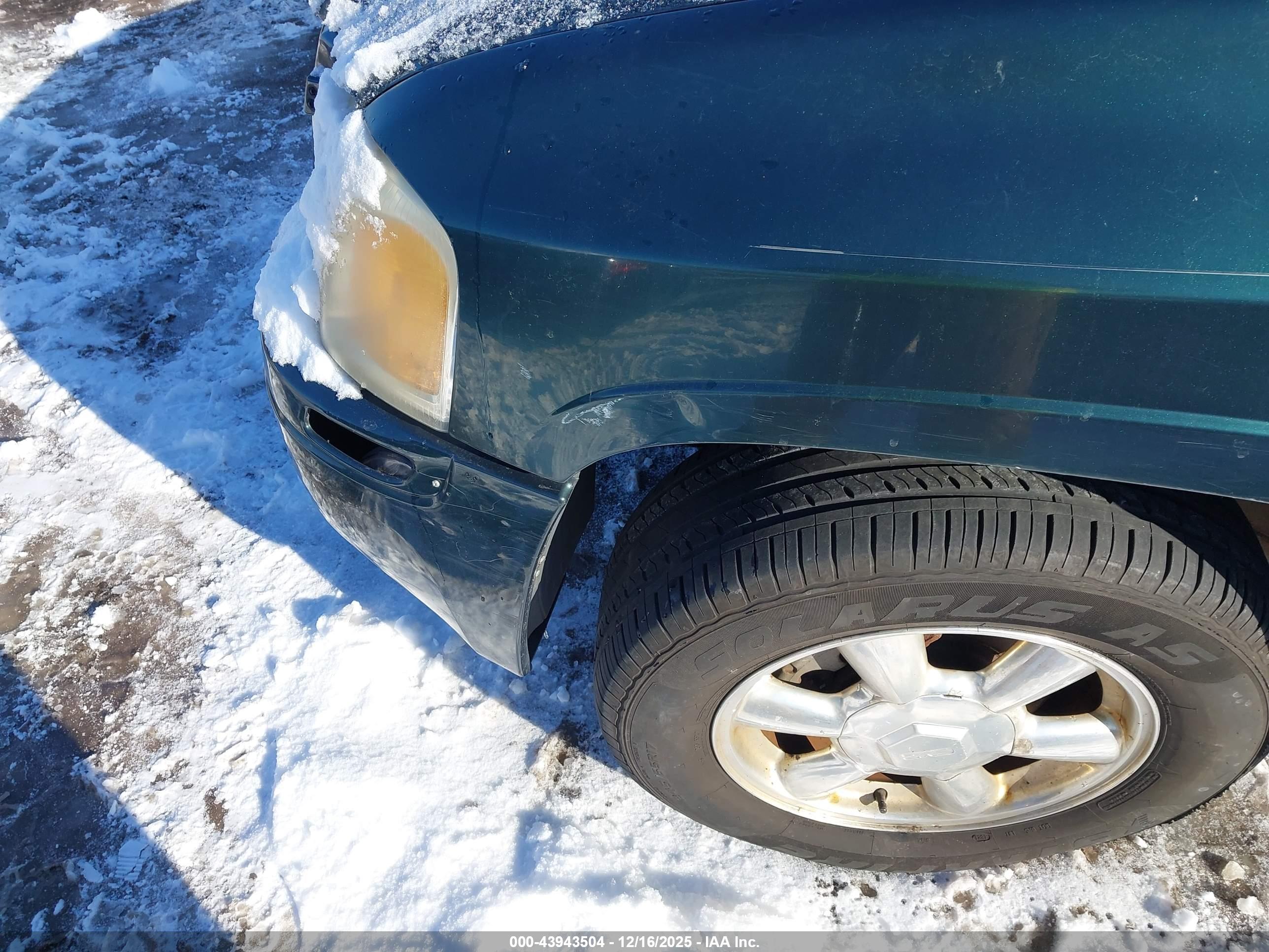 GMC ENVOY image 6