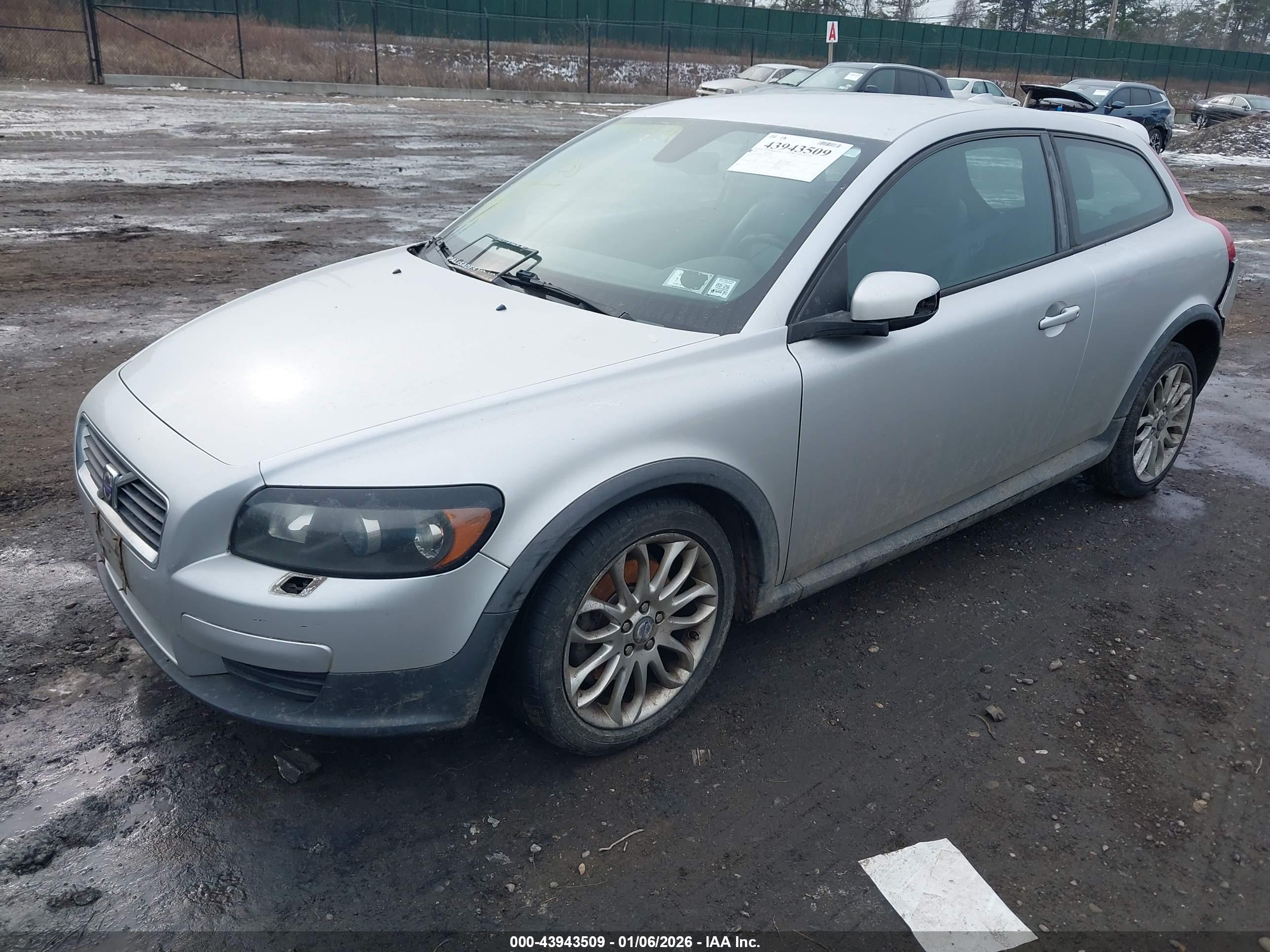 VOLVO C30 image 2