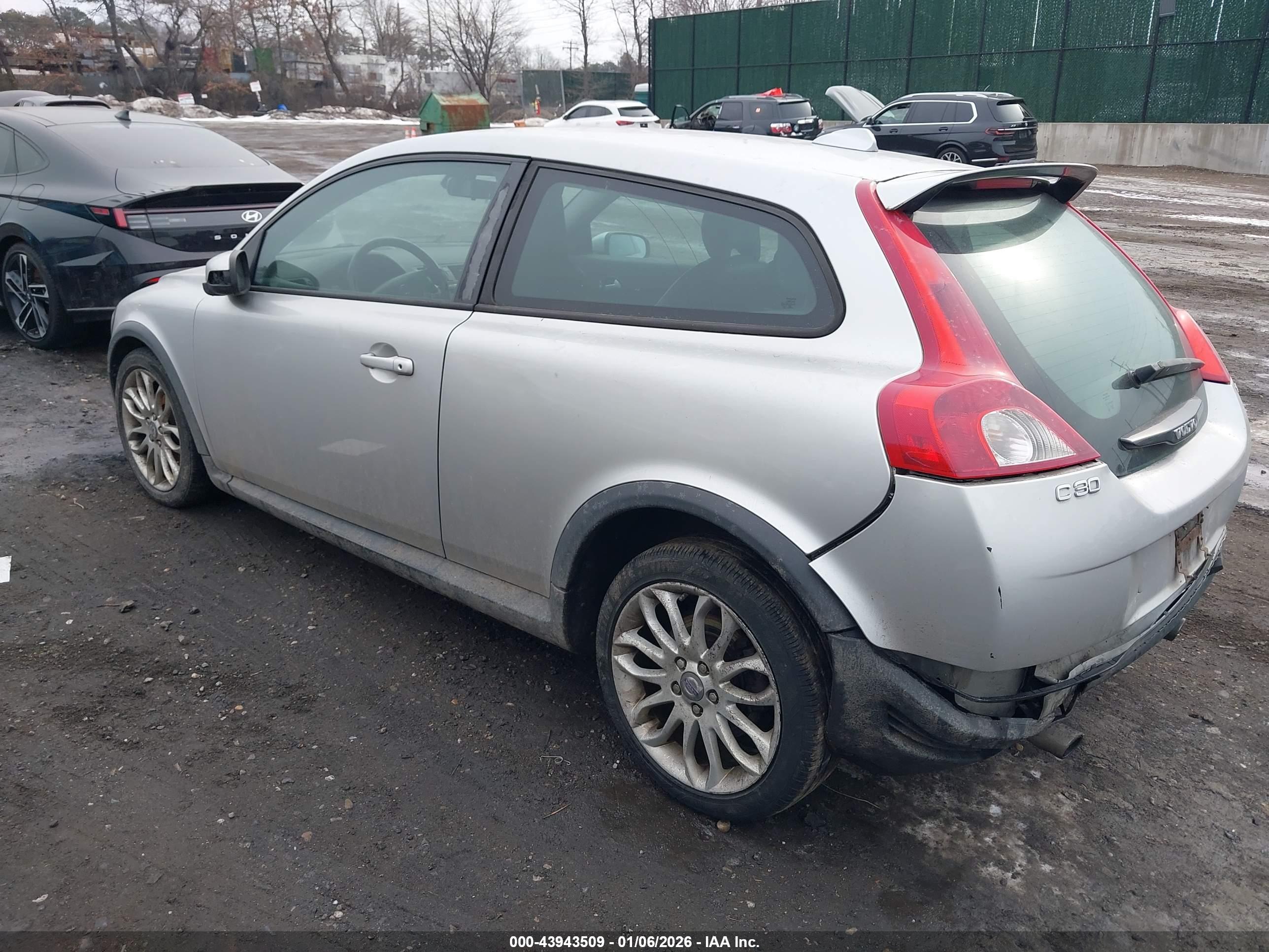 VOLVO C30 image 3