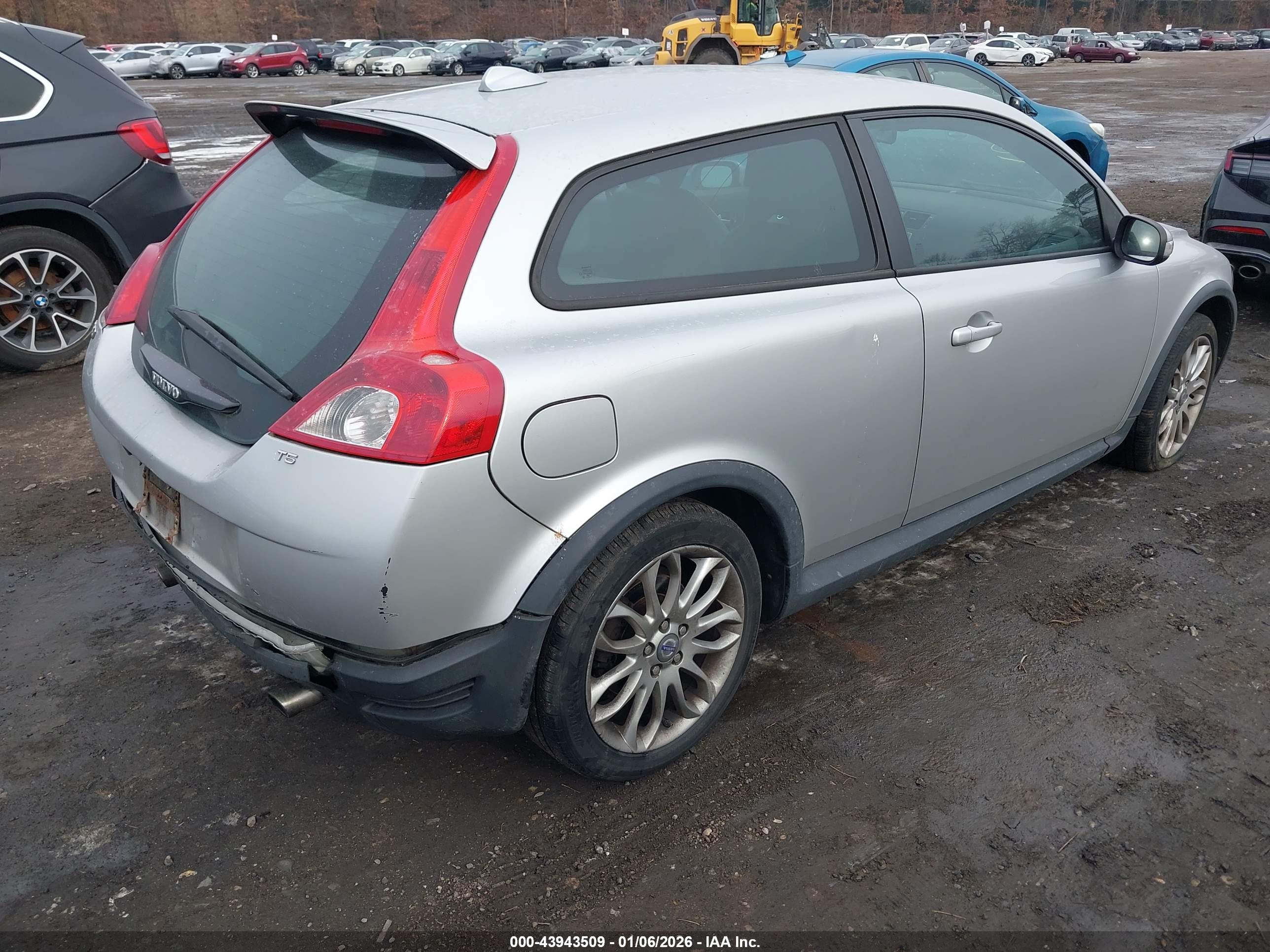 VOLVO C30 image 4
