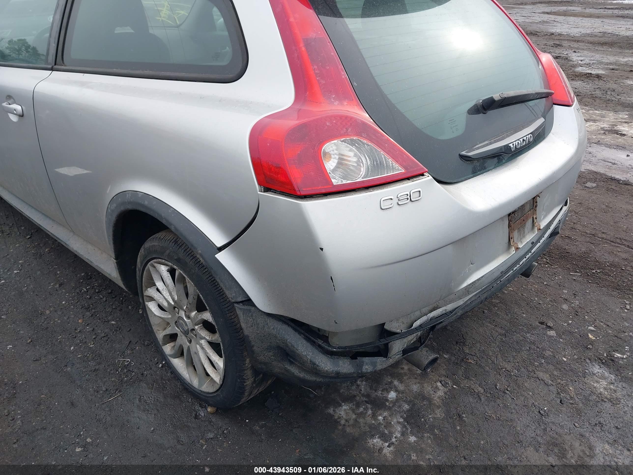 VOLVO C30 image 6