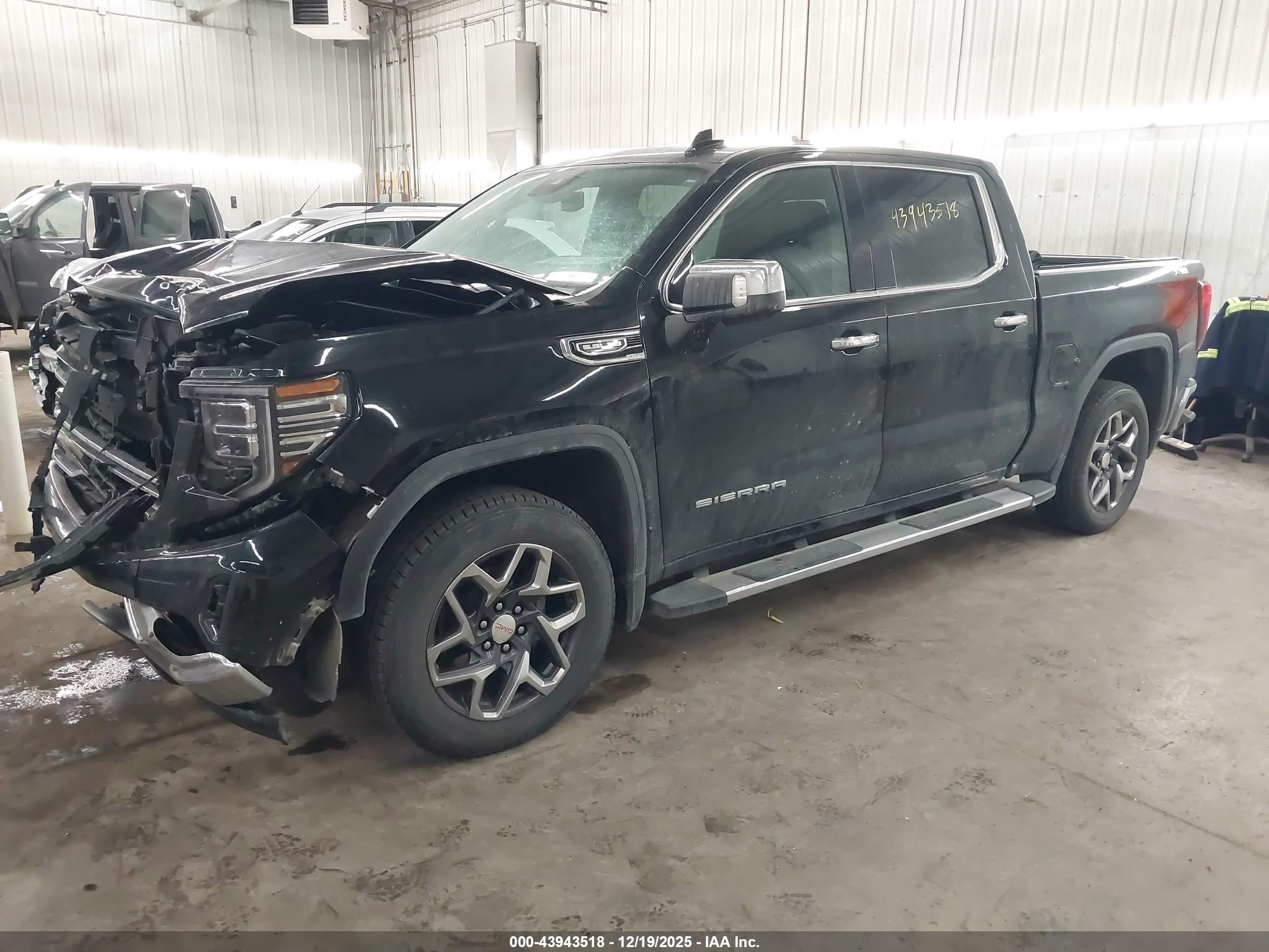 GMC SIERRA image 2