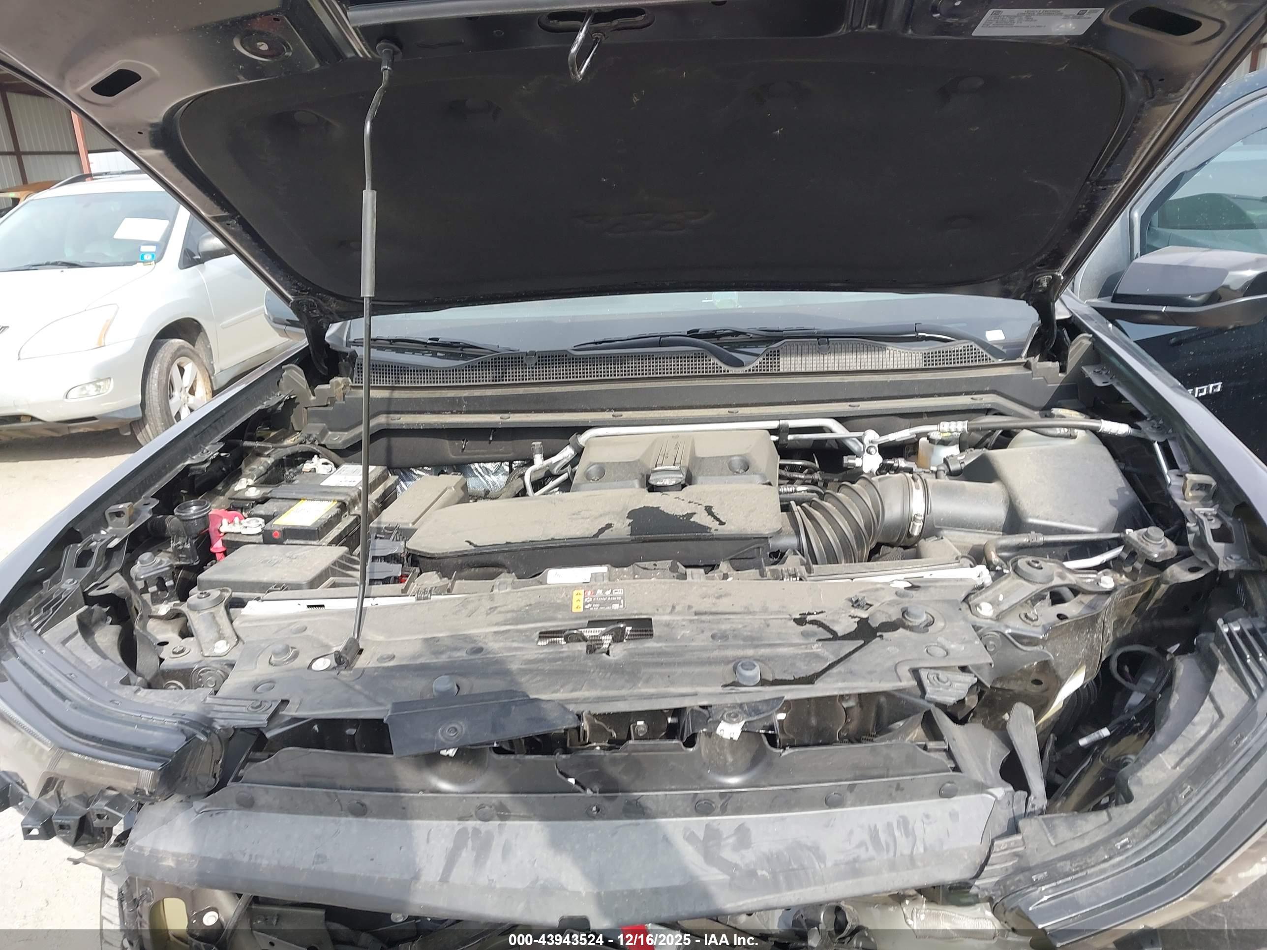 CHEVROLET COLORADO image 10