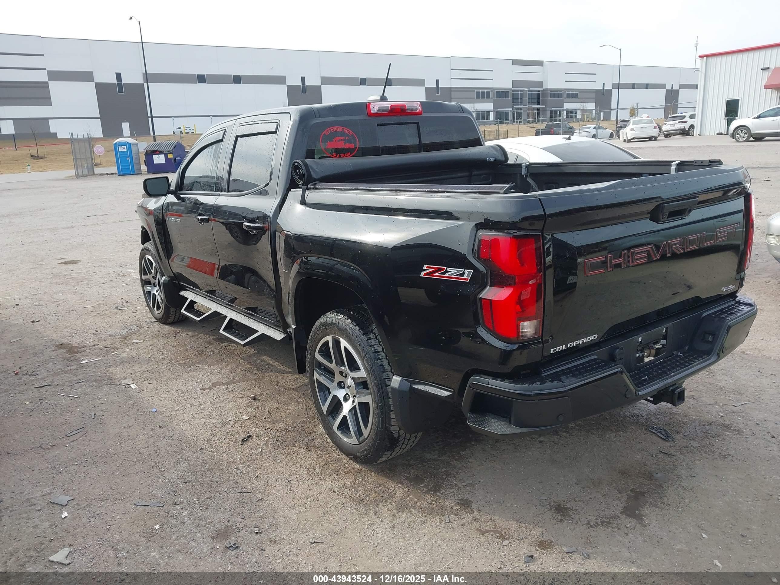 CHEVROLET COLORADO image 3