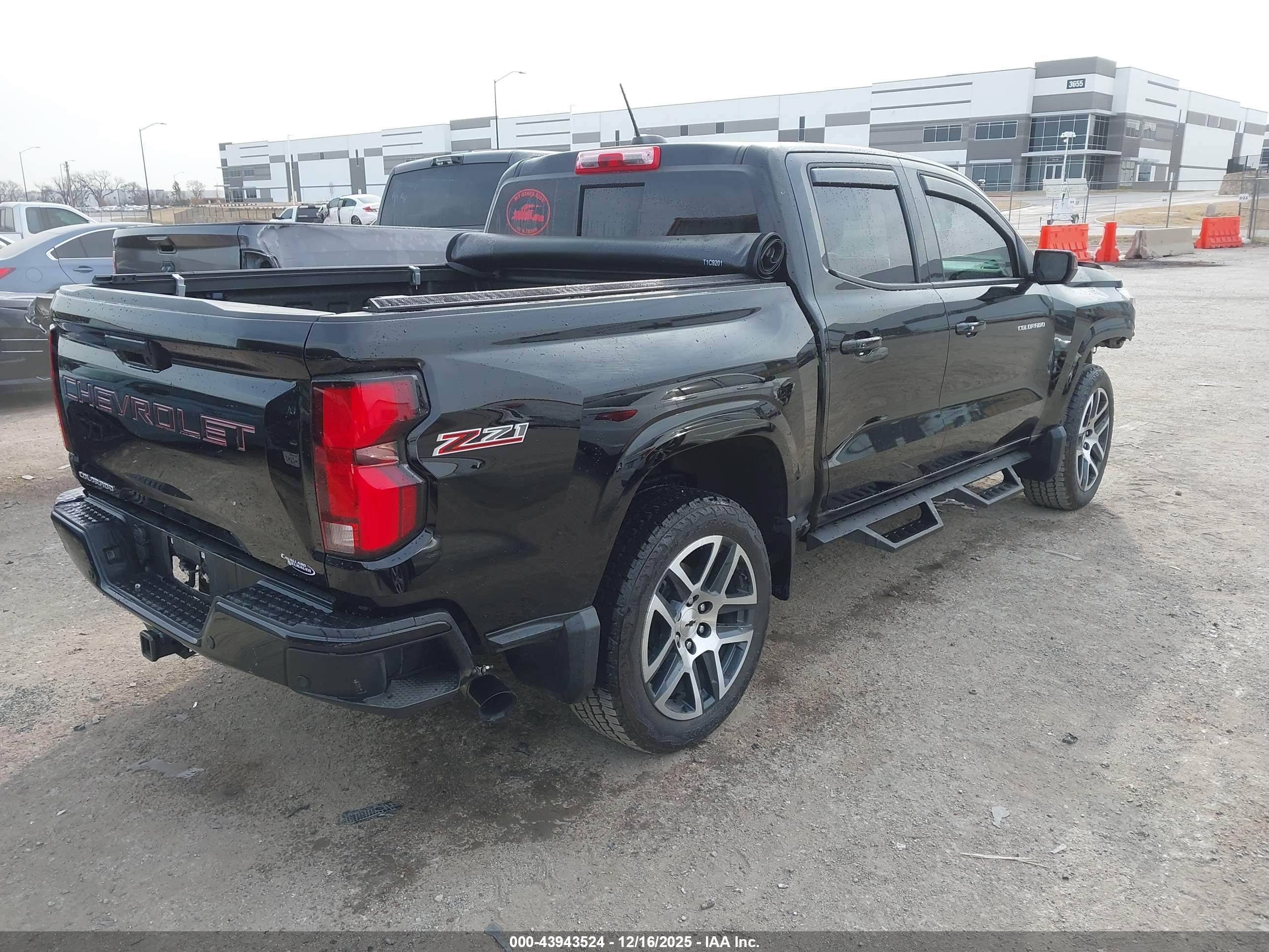 CHEVROLET COLORADO image 4