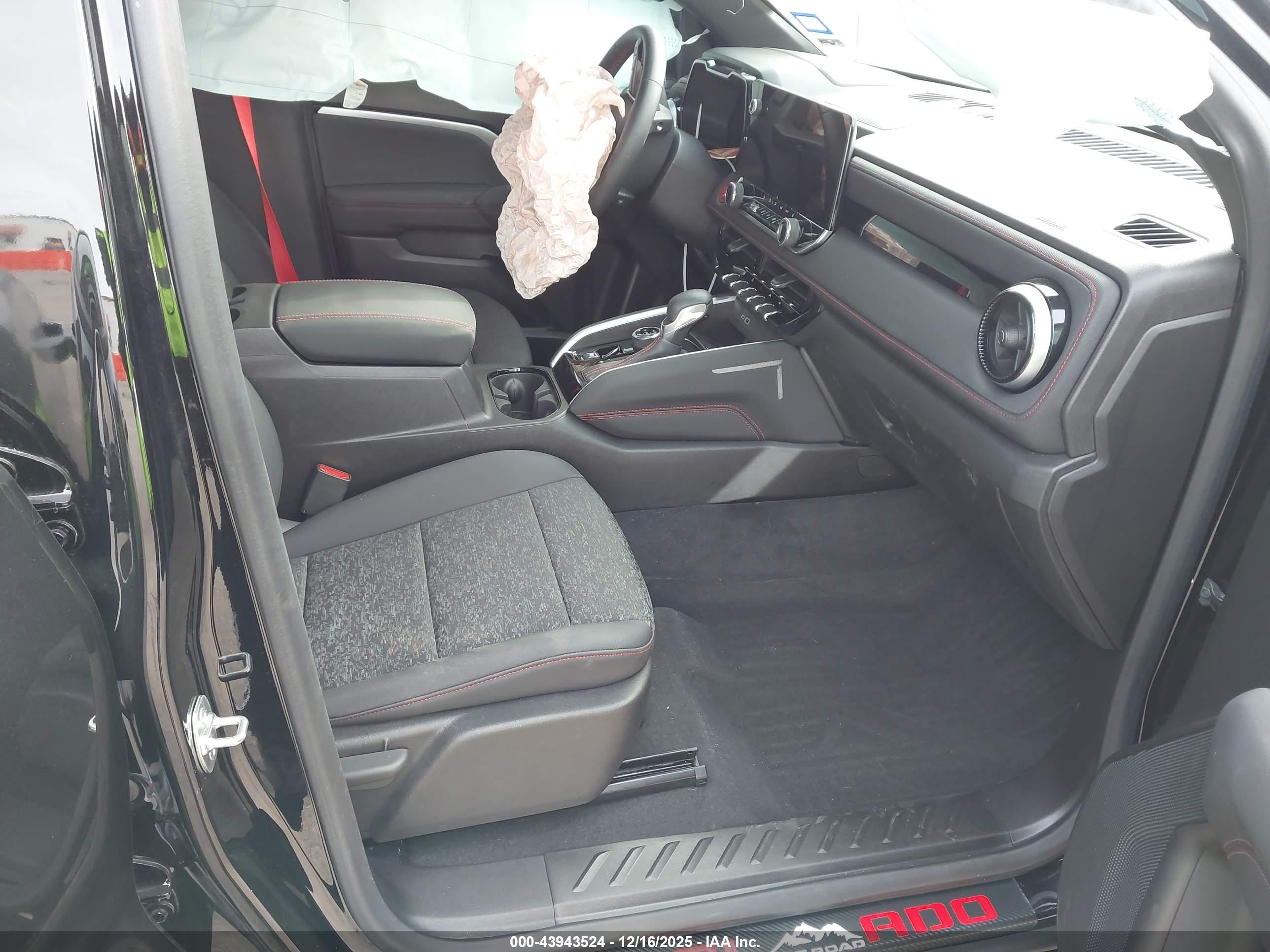 CHEVROLET COLORADO image 5
