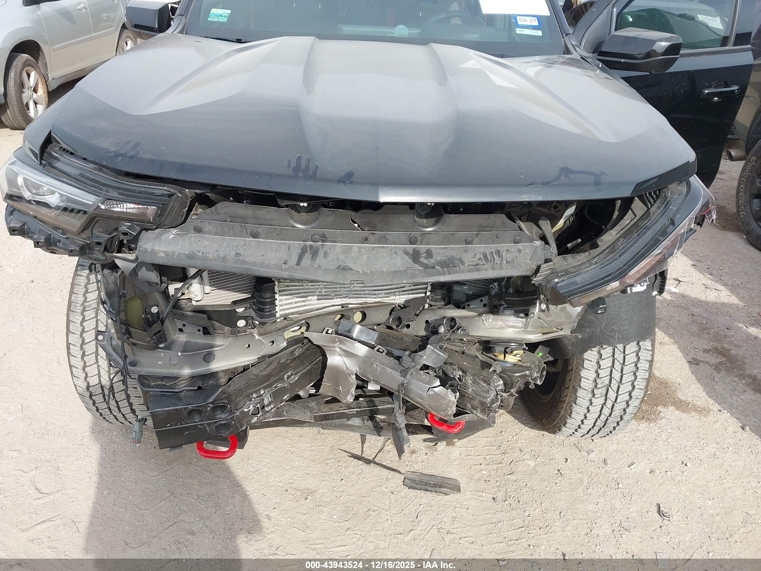 CHEVROLET COLORADO image 6