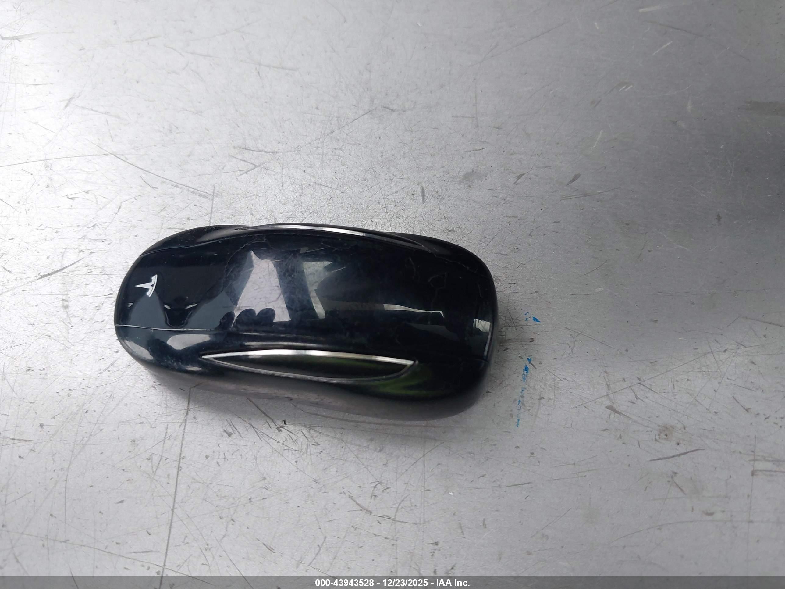 TESLA MODEL image 11