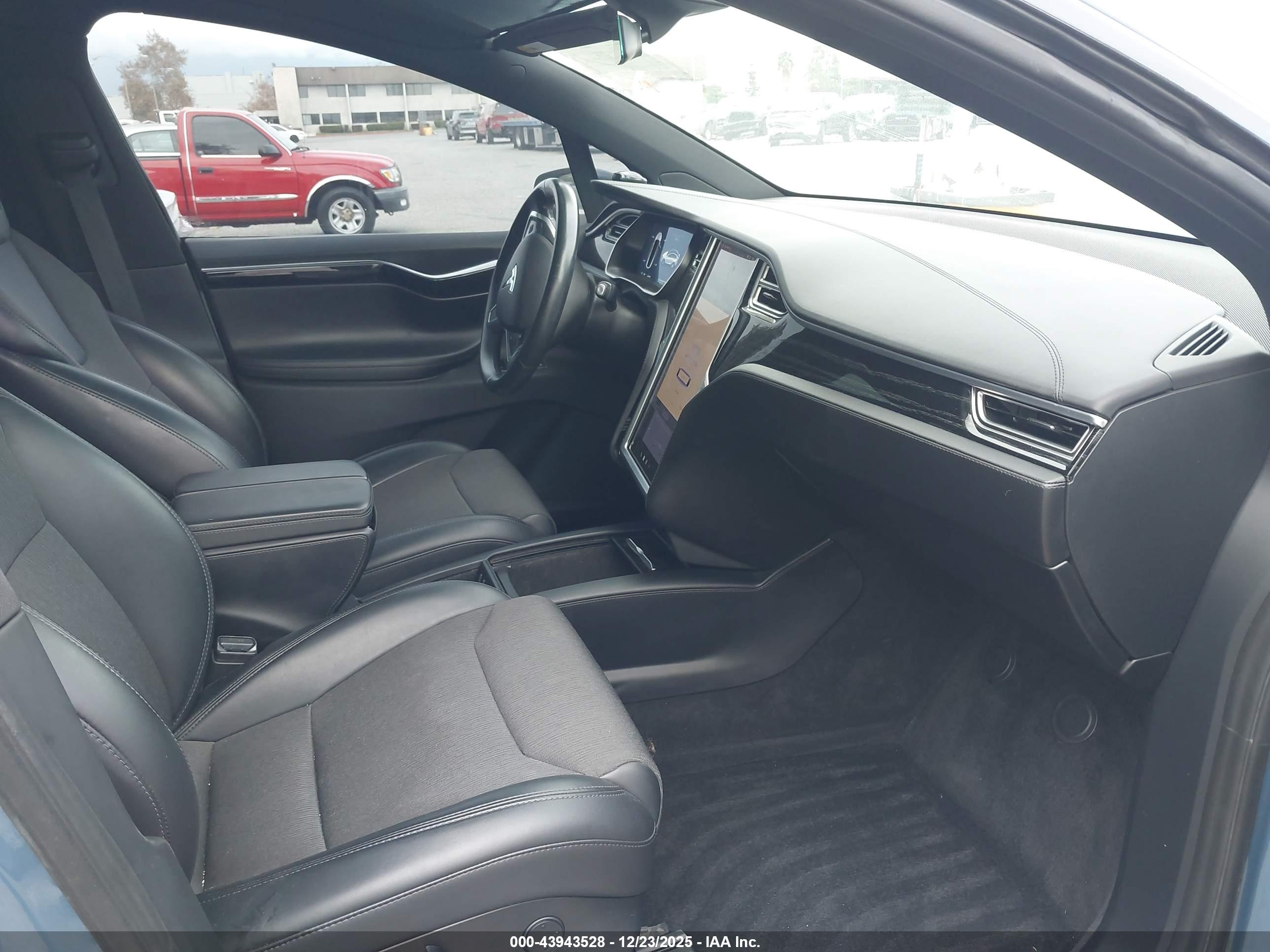 TESLA MODEL image 5