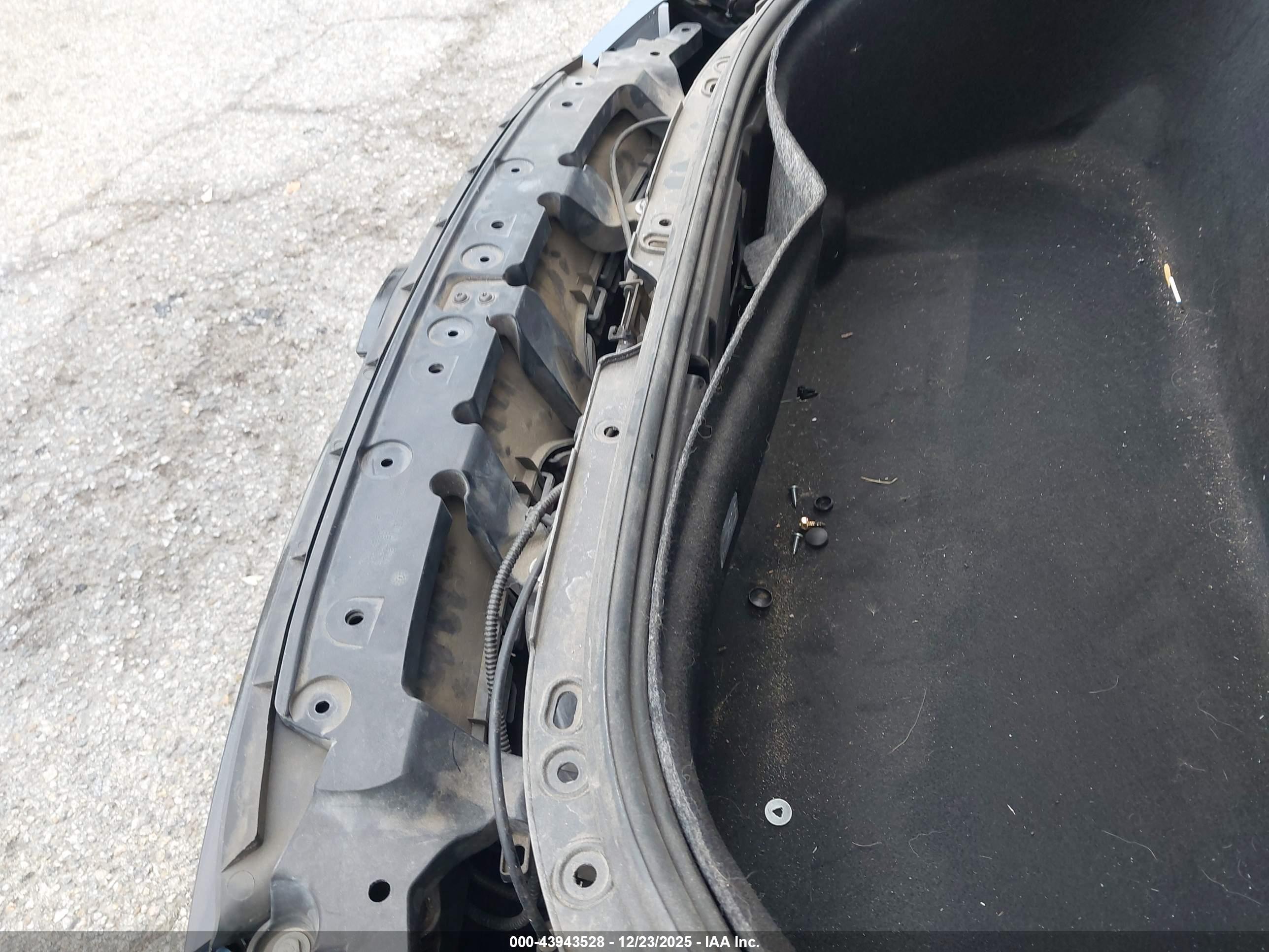TESLA MODEL image 6
