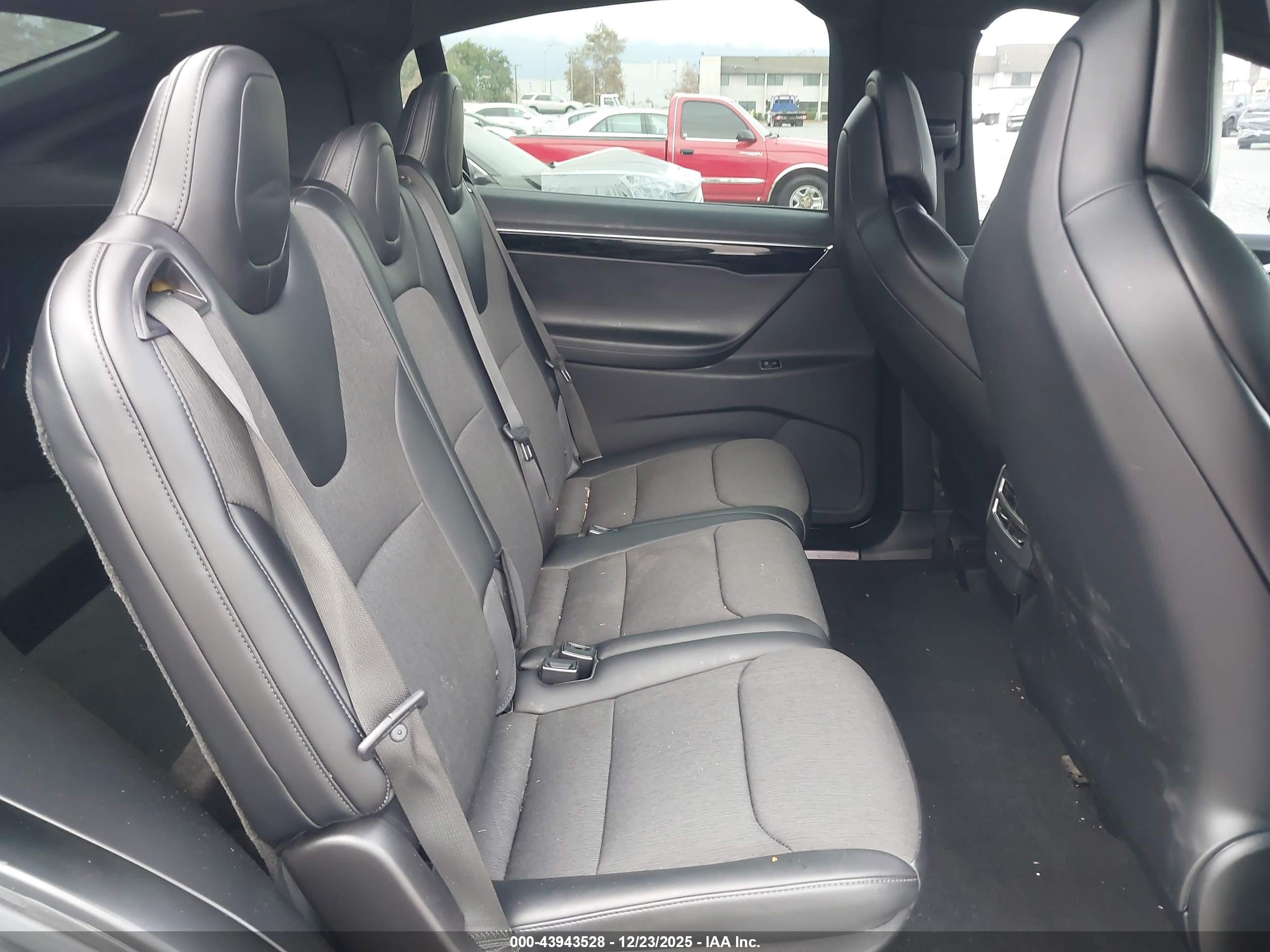 TESLA MODEL image 8