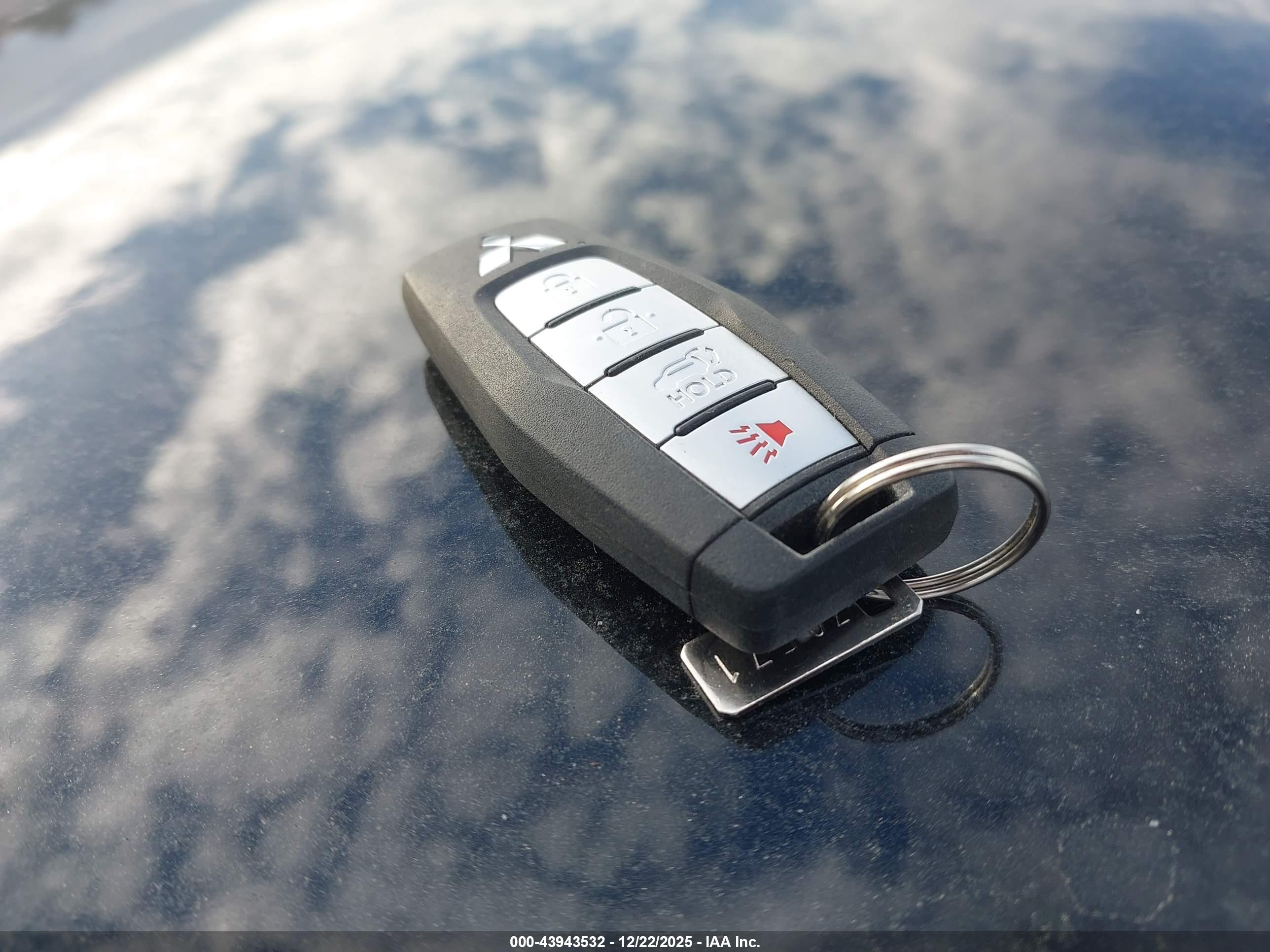MITSUBISHI OUTLANDER image 11