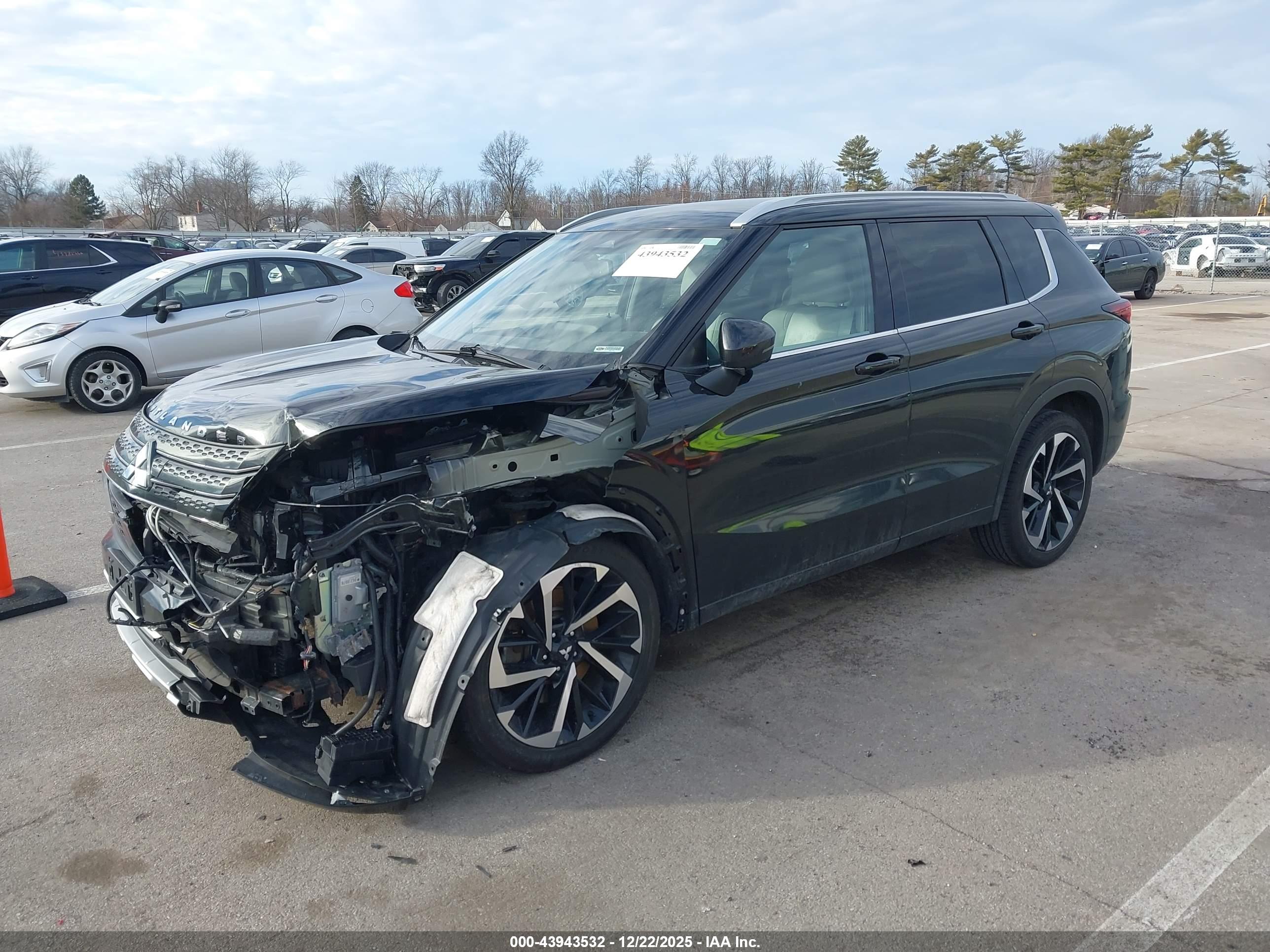 MITSUBISHI OUTLANDER image 2