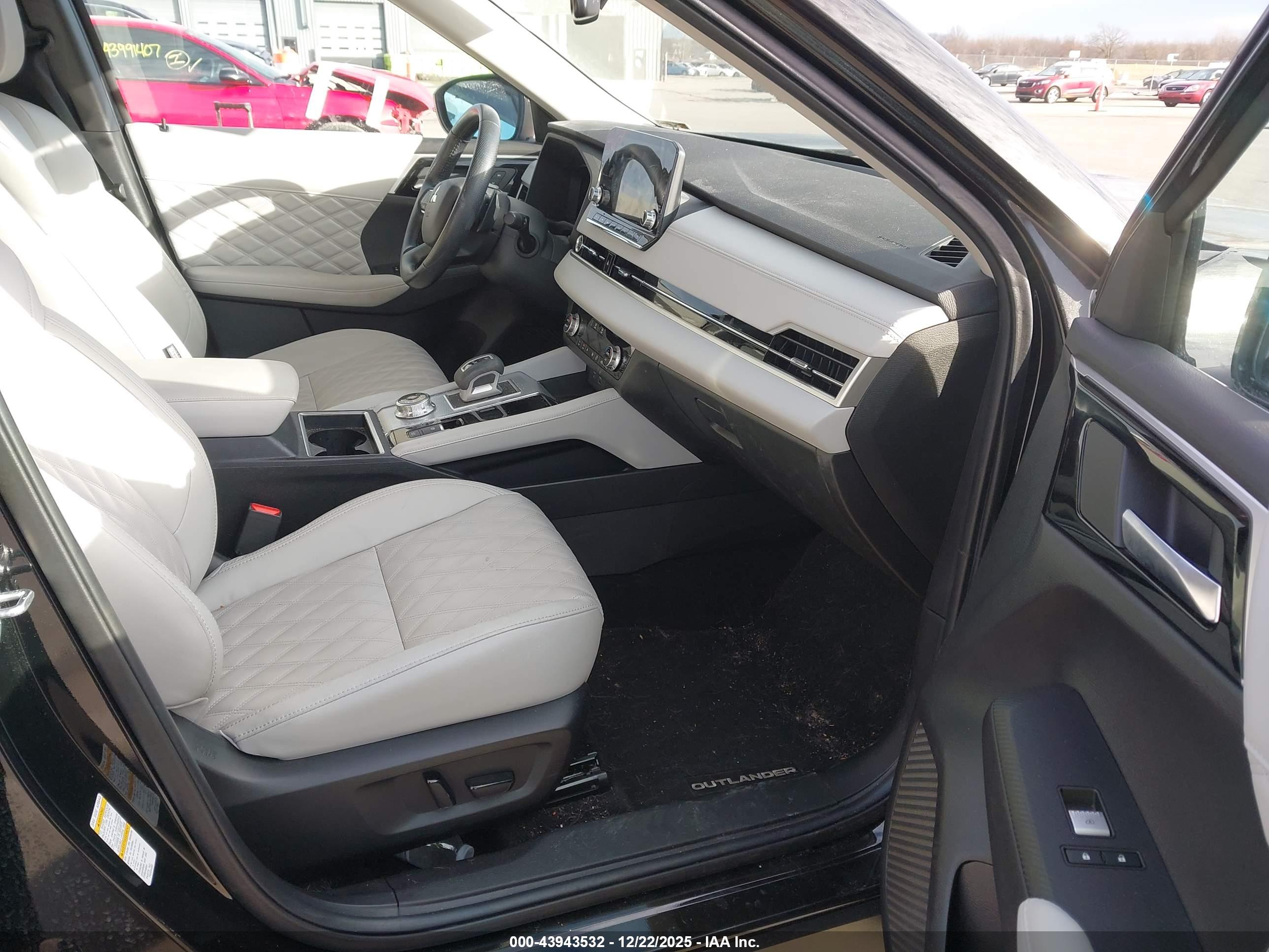MITSUBISHI OUTLANDER image 5