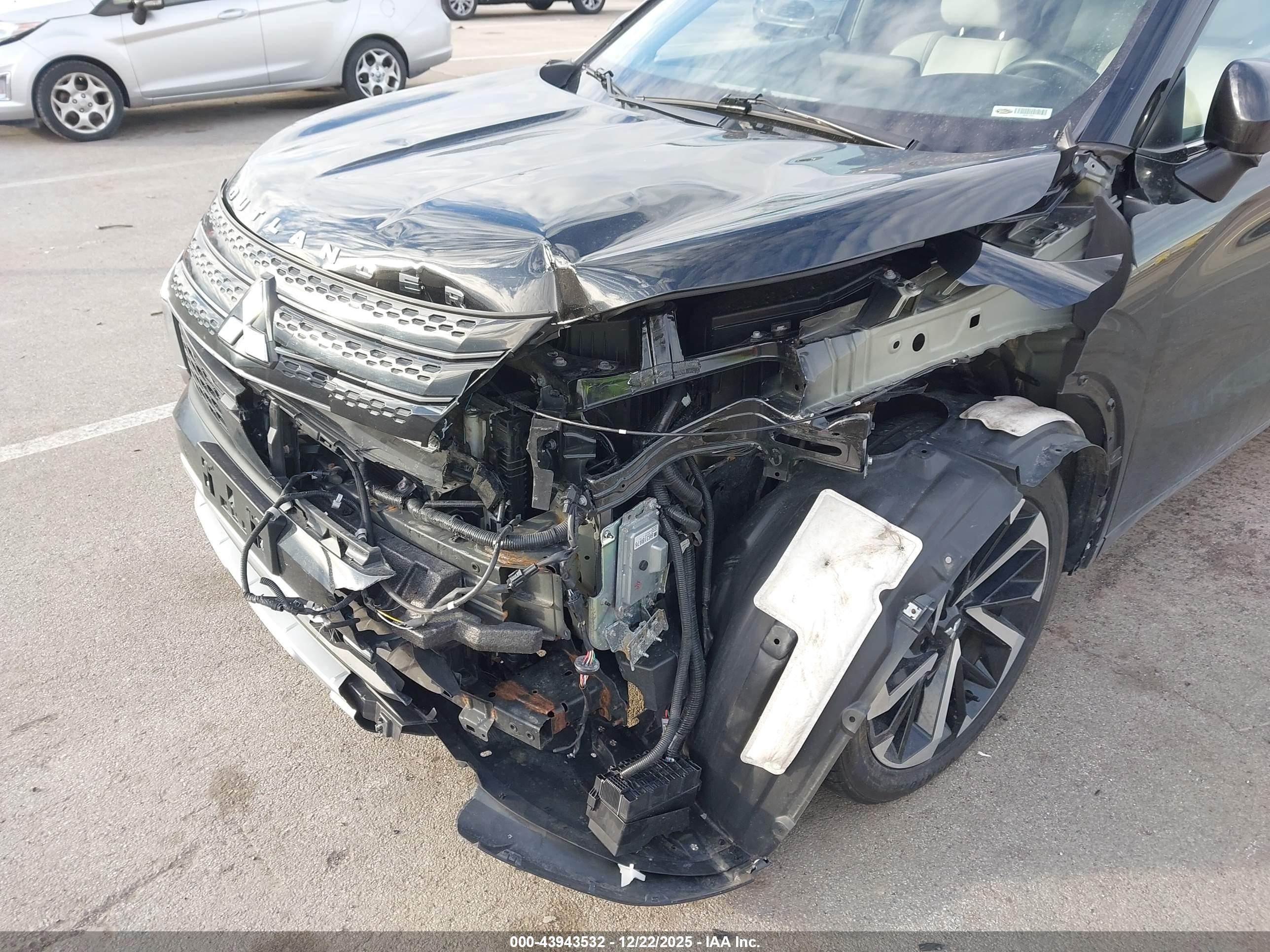 MITSUBISHI OUTLANDER image 6
