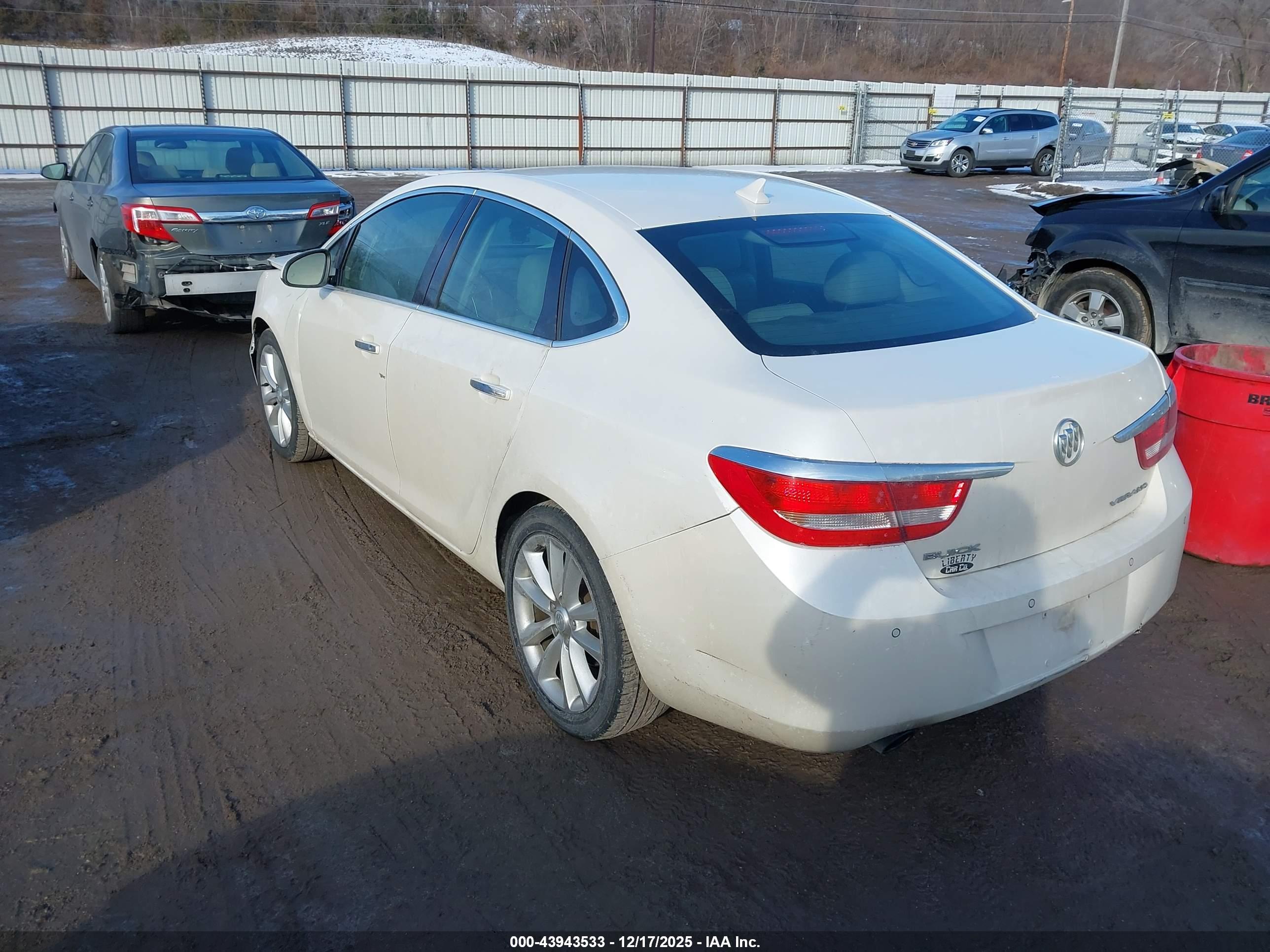 BUICK VERANO image 3