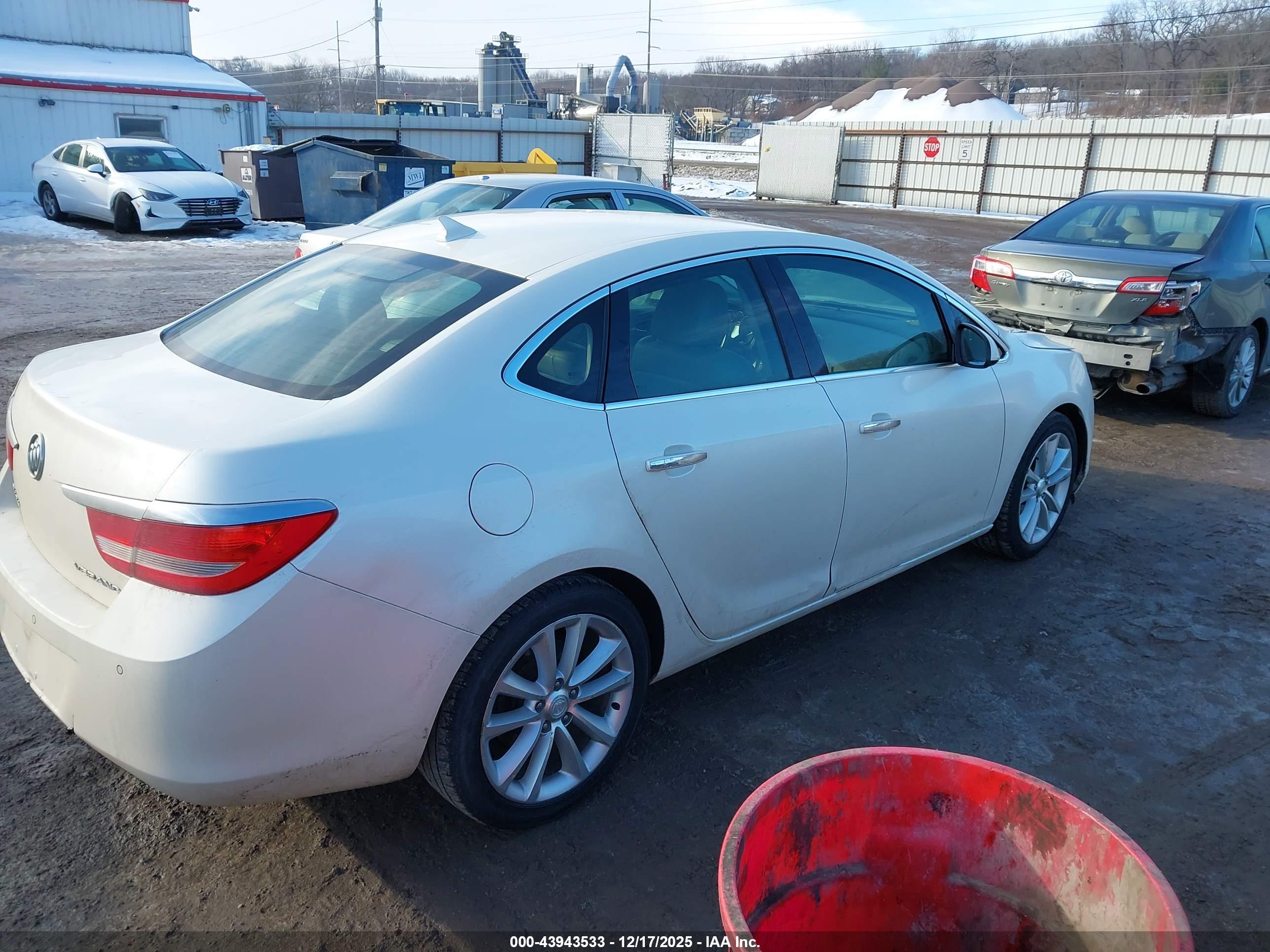 BUICK VERANO image 4