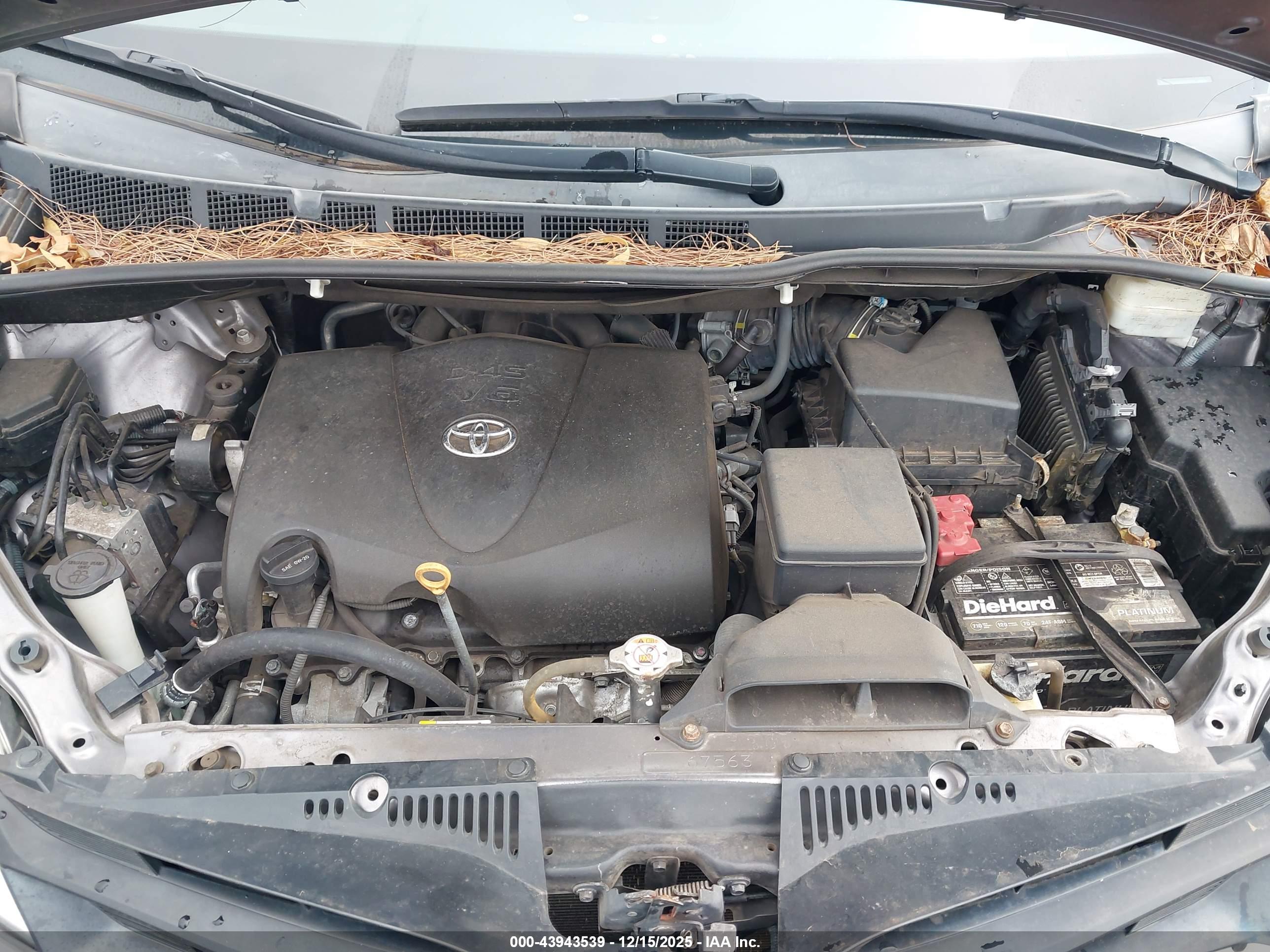 TOYOTA SIENNA image 10
