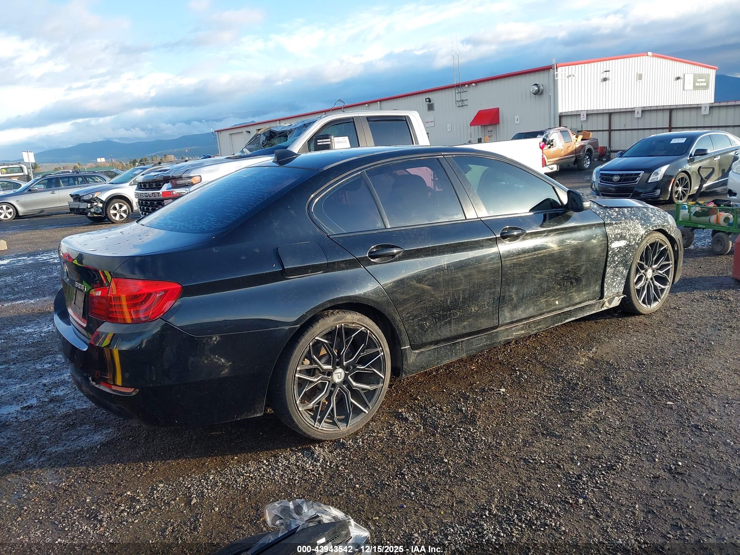 BMW 528I image 4