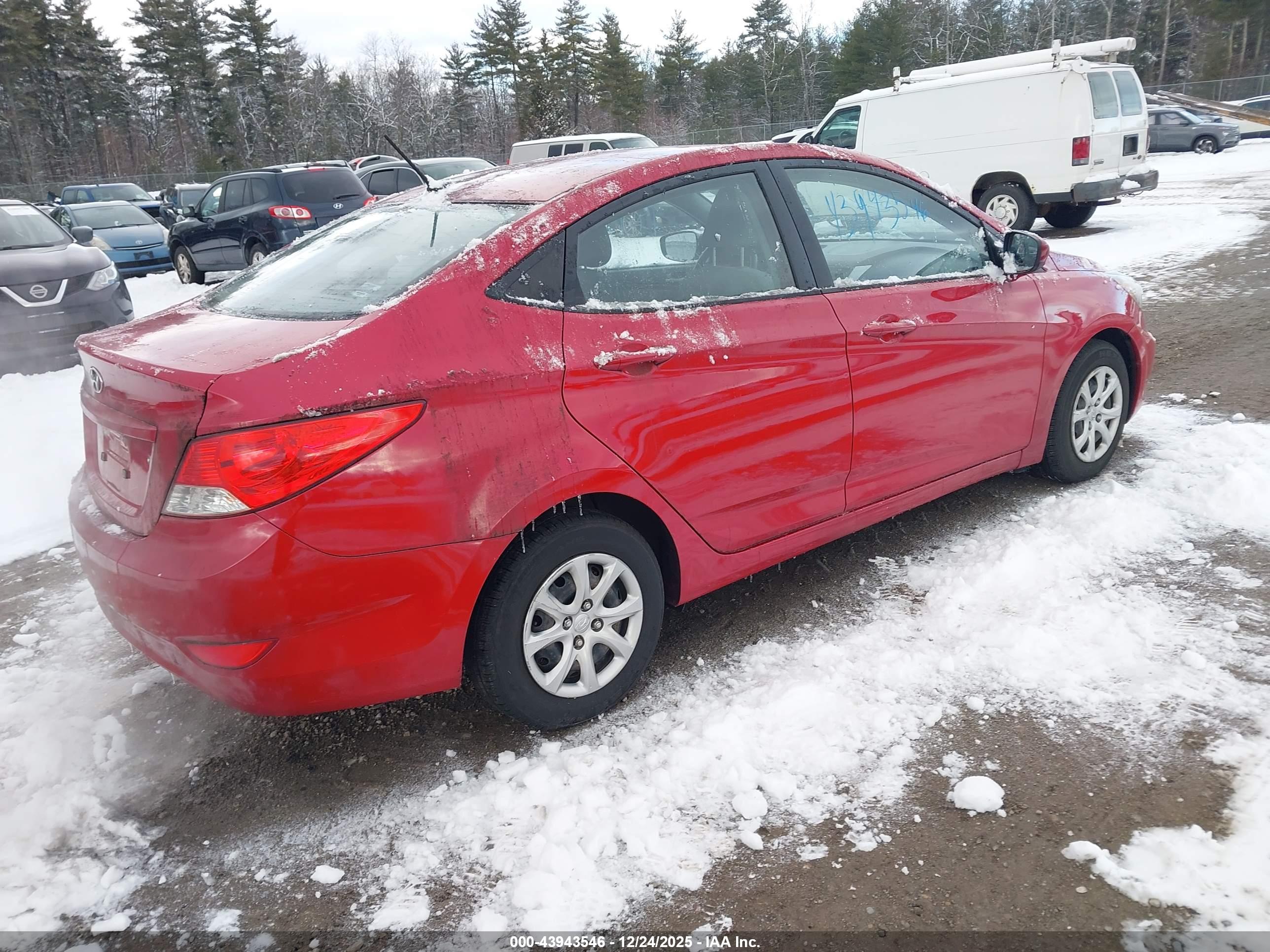 HYUNDAI ACCENT image 4