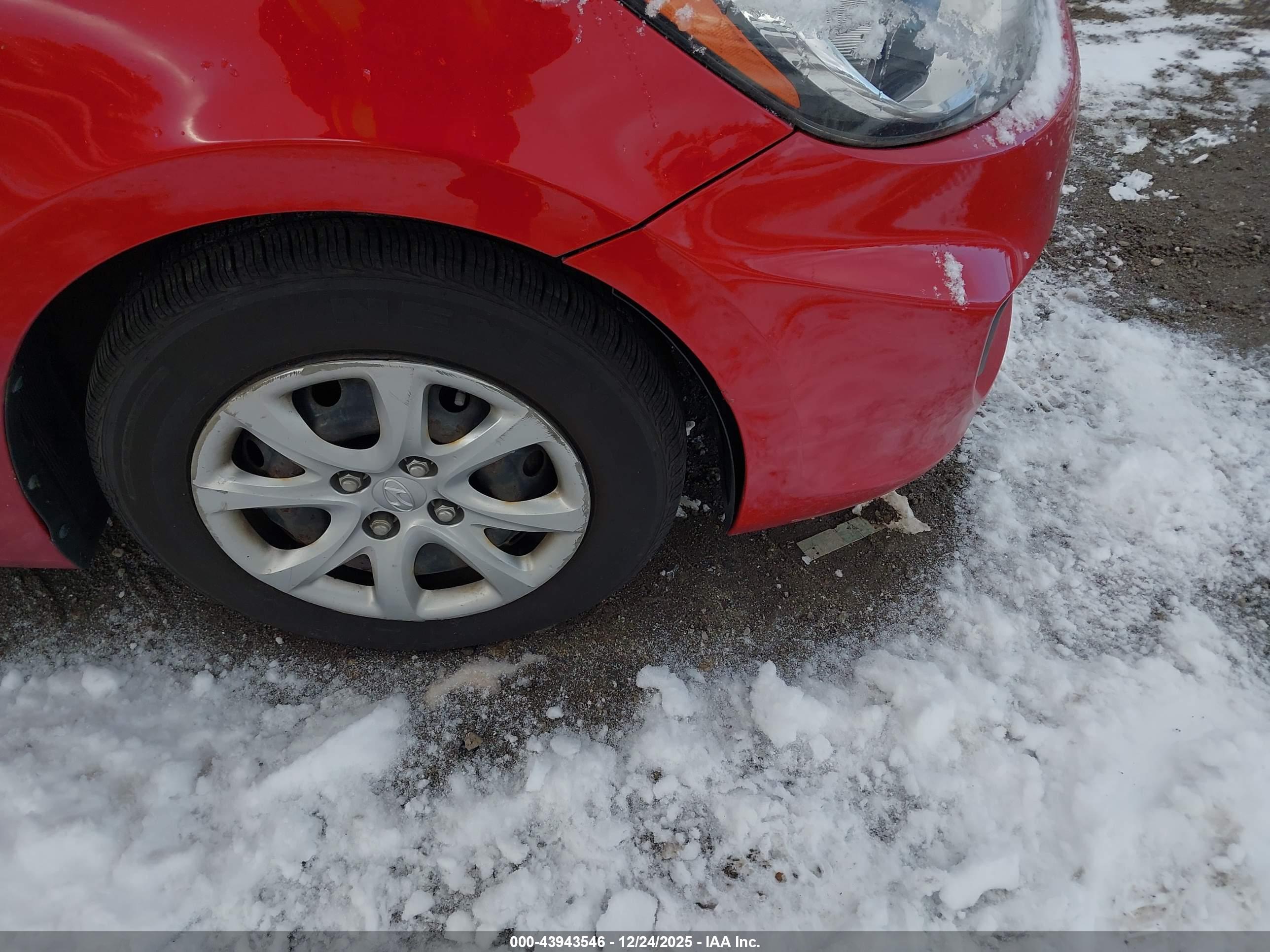 HYUNDAI ACCENT image 6