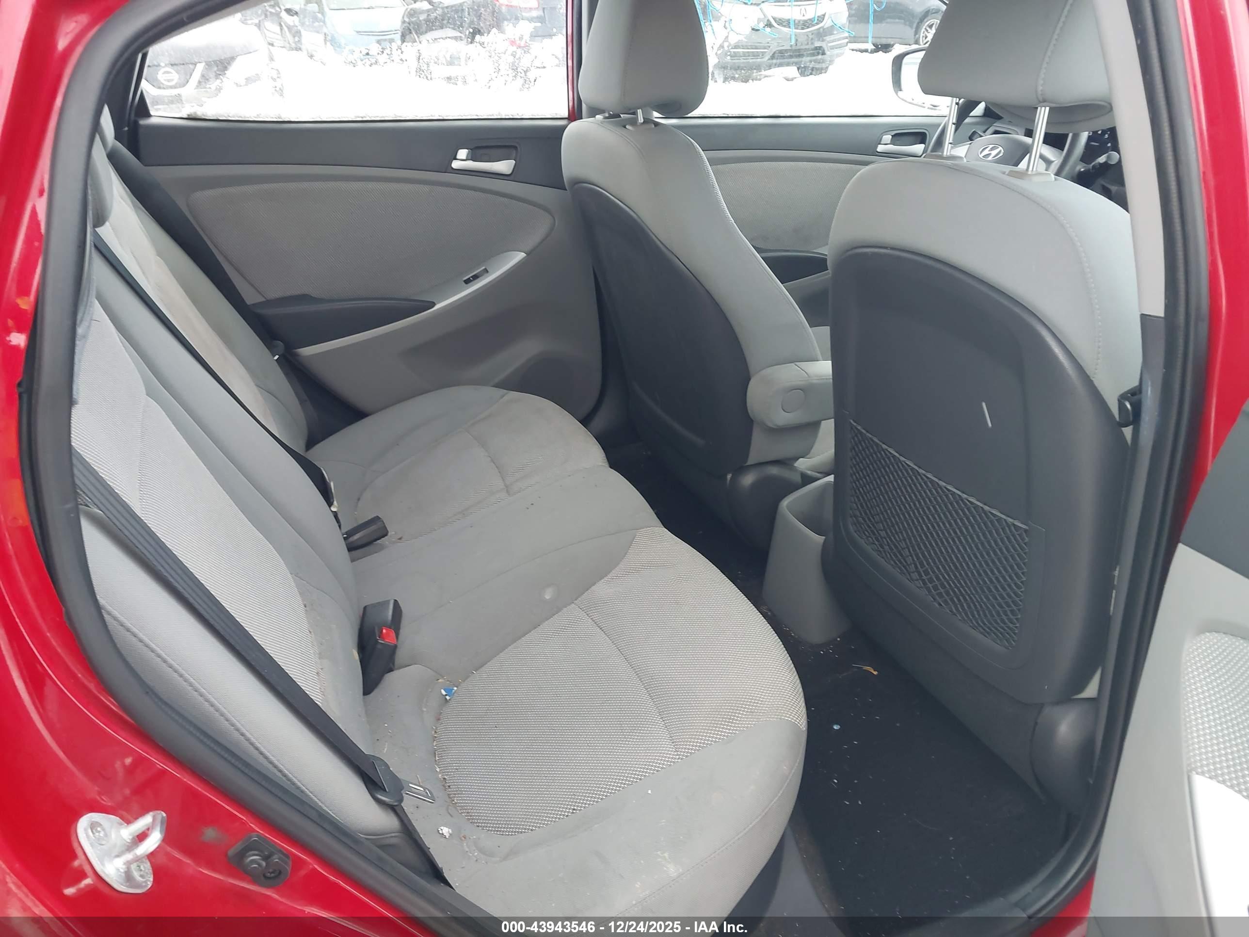 HYUNDAI ACCENT image 8