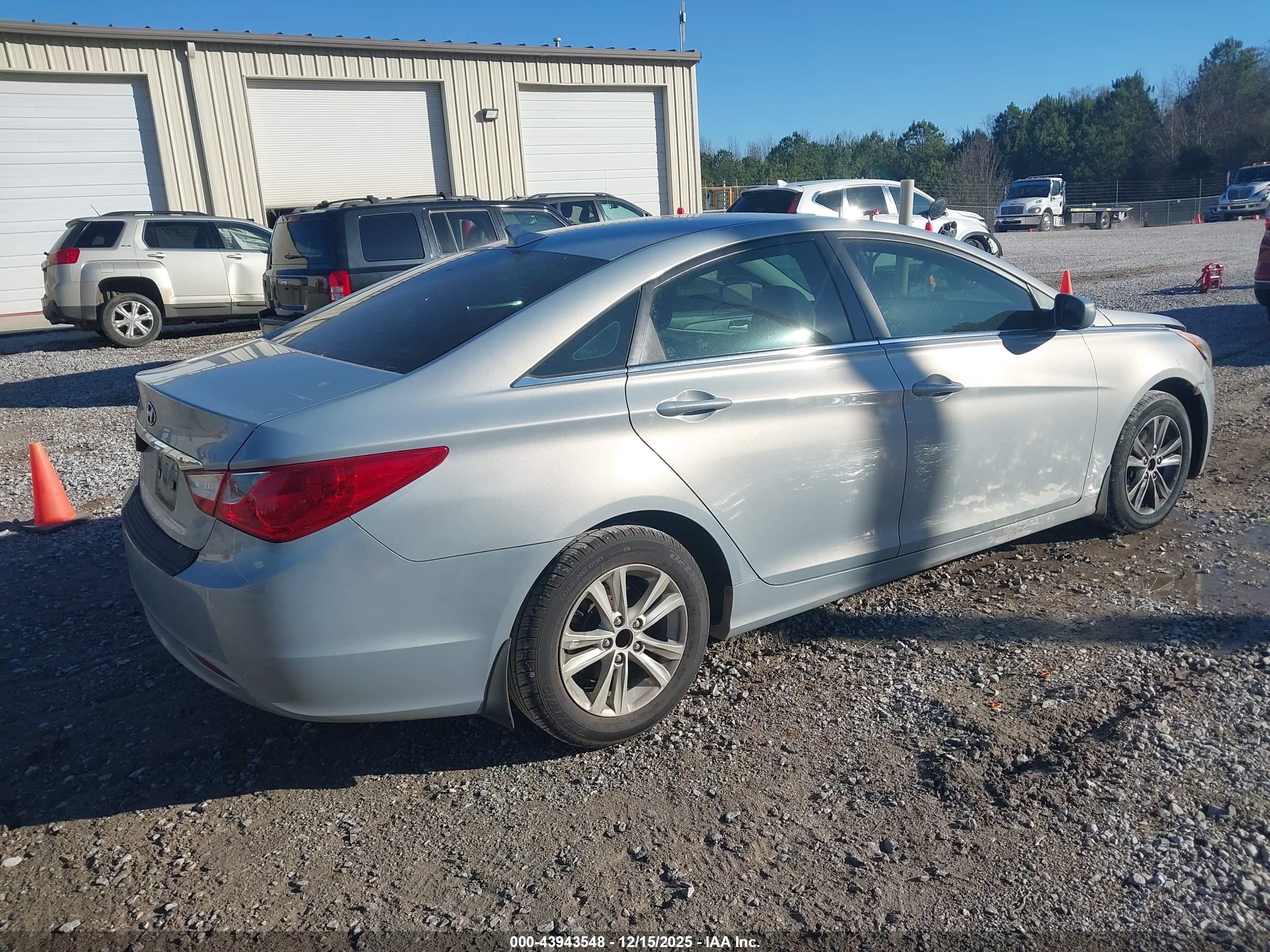 HYUNDAI SONATA image 4
