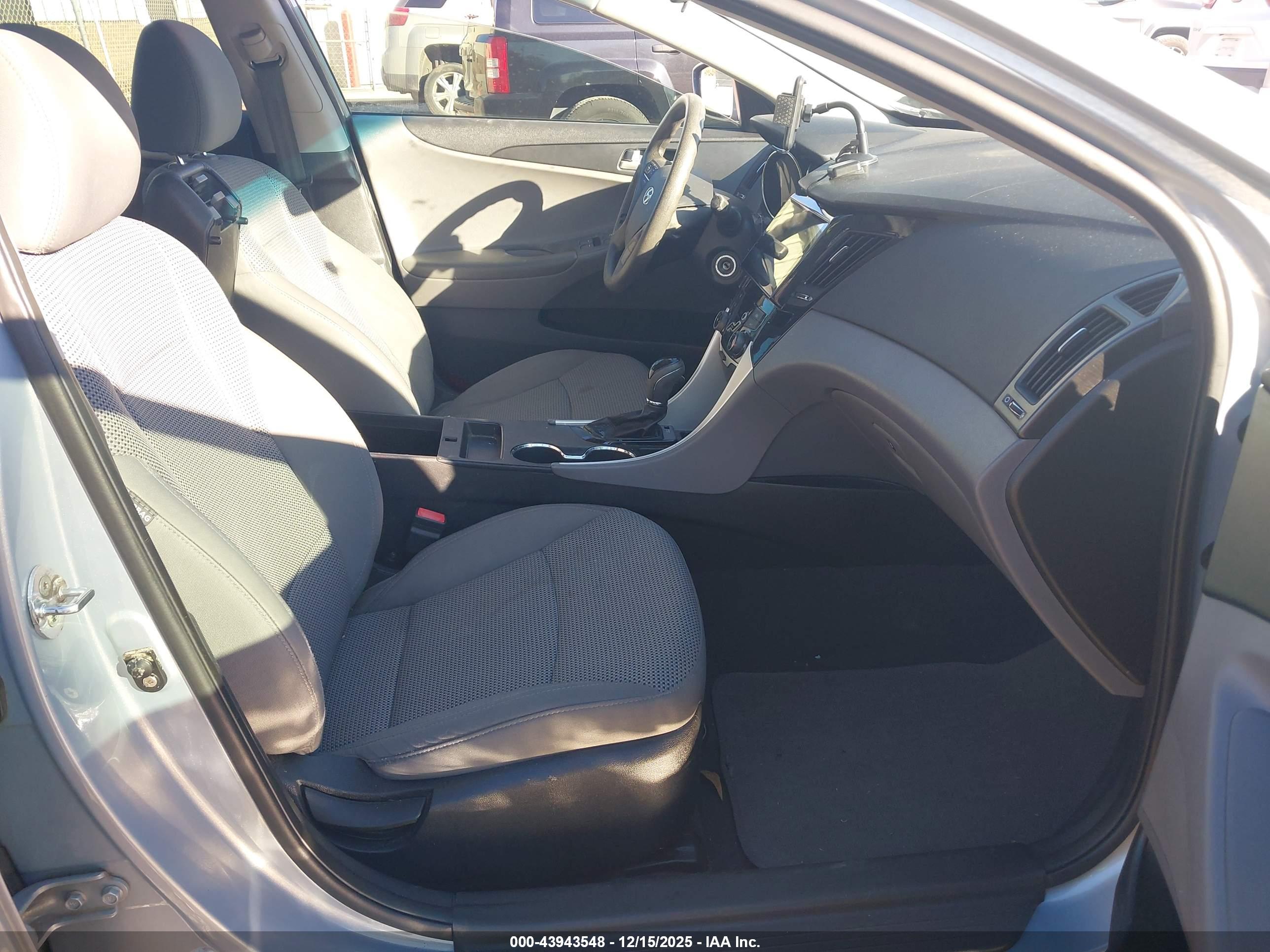 HYUNDAI SONATA image 5