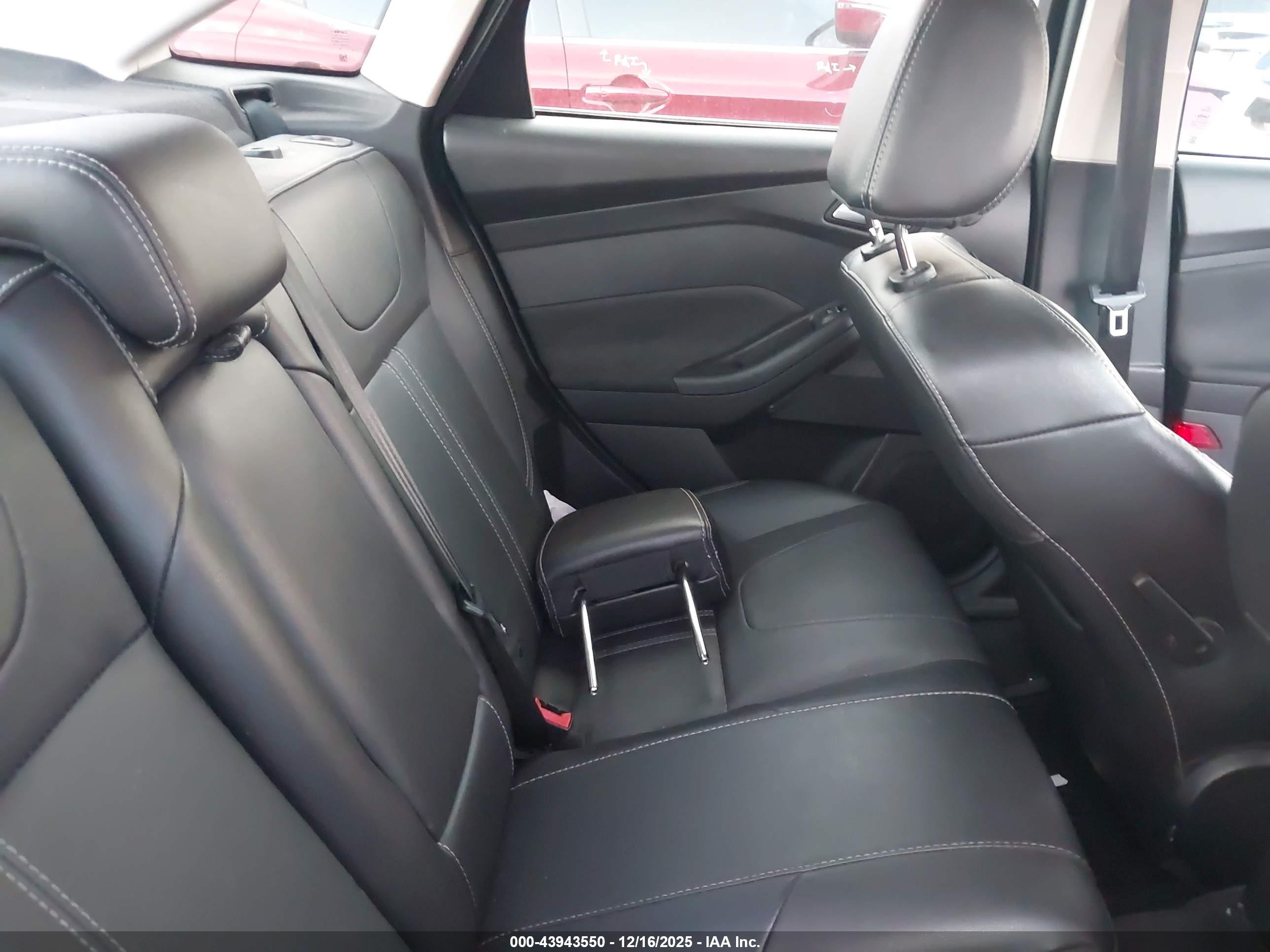 FORD FOCUS image 8
