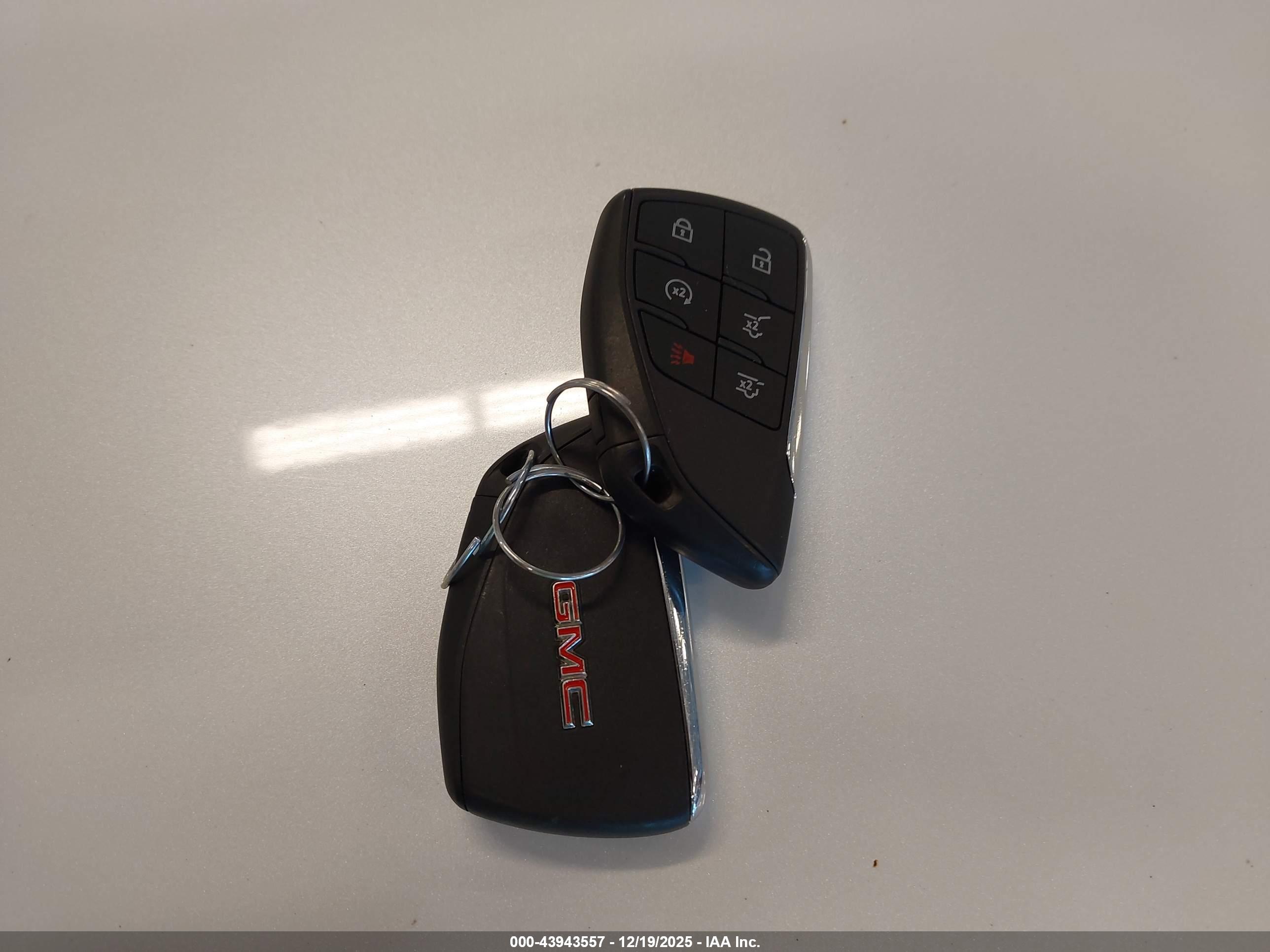 GMC YUKON image 11