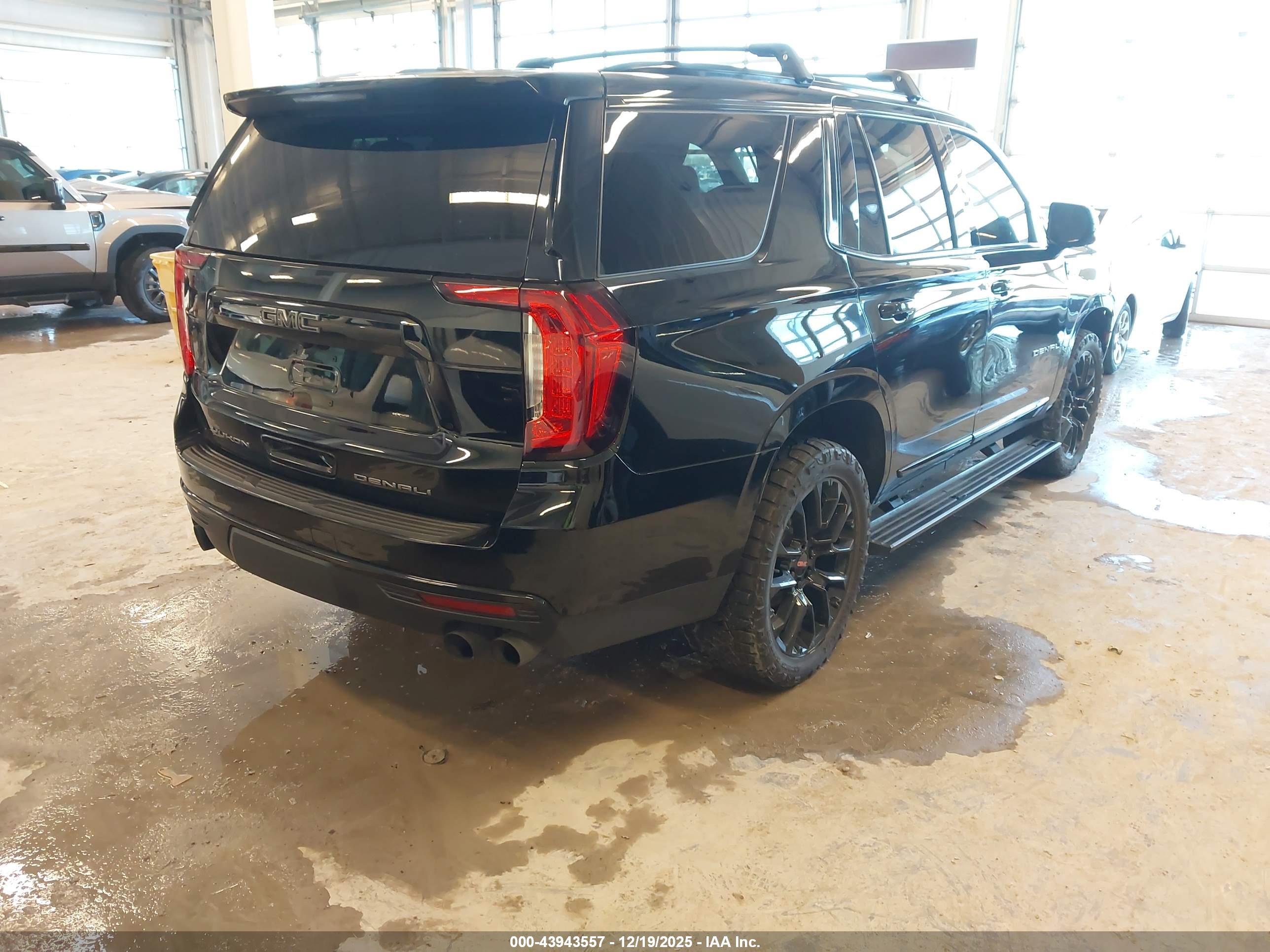 GMC YUKON image 4