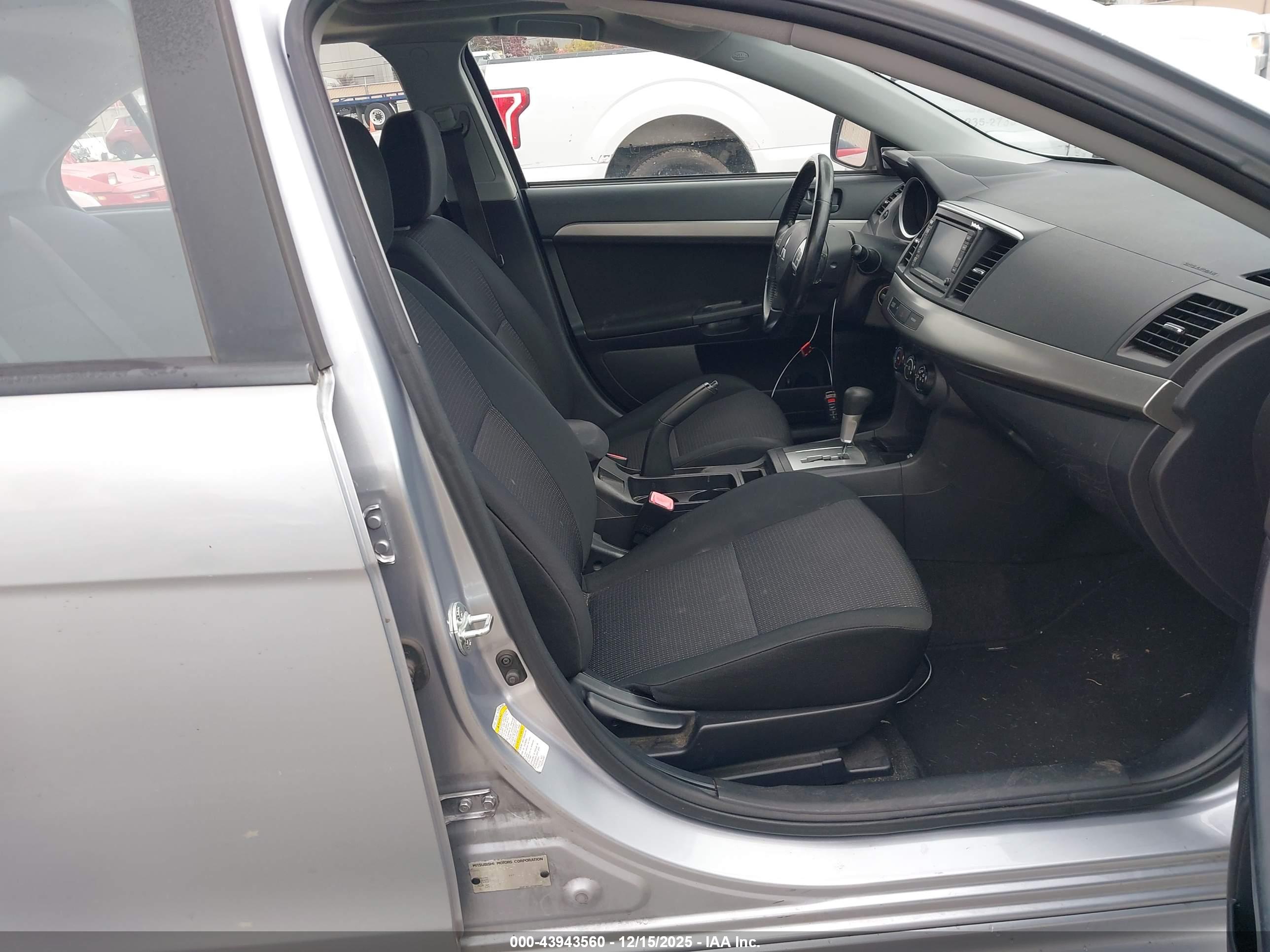 MITSUBISHI LANCER image 5